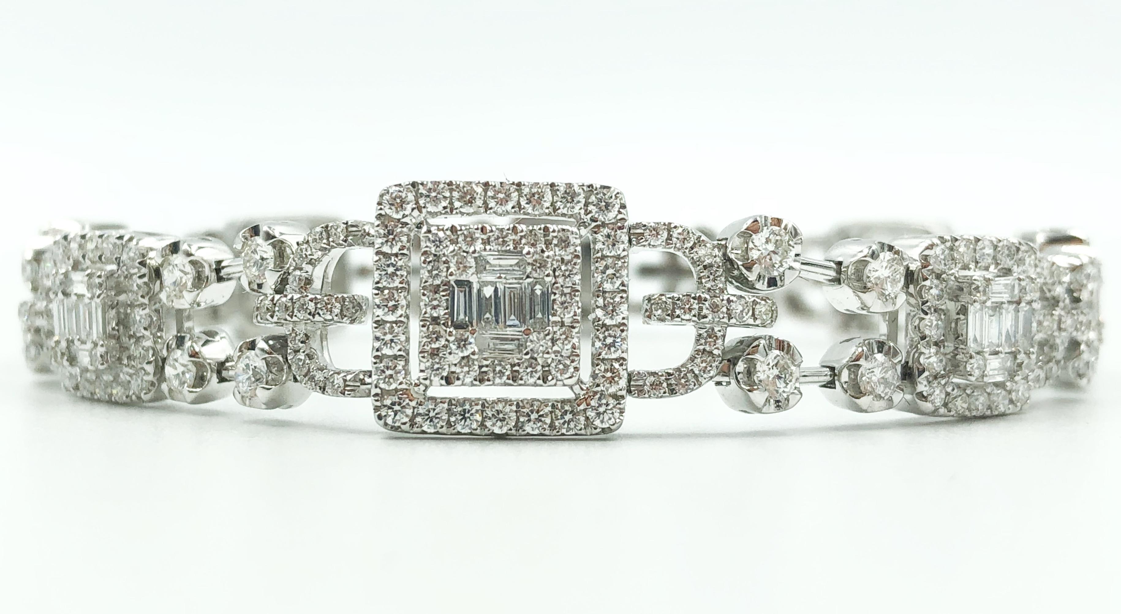 Diamond Bracelet '4.95 Carat, 322 Diamonds' 18 Karat Gold In Excellent Condition In Carlsbad, CA