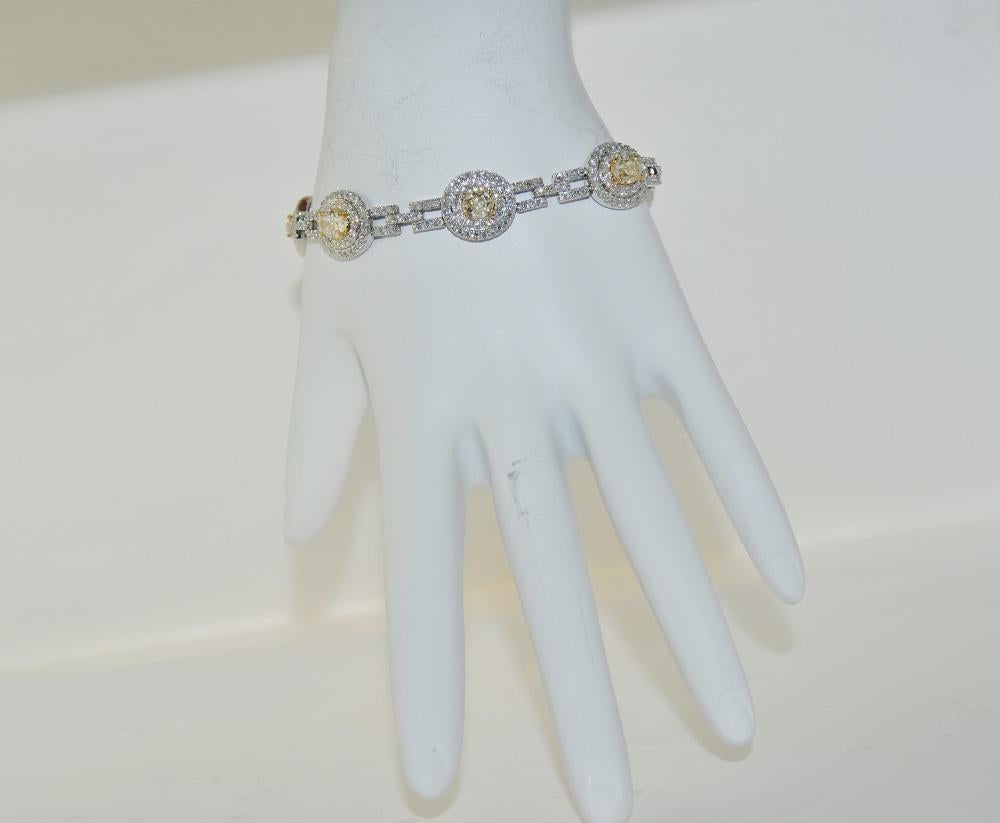 Contemporary Diamond Bracelet 7.42 Carat in 18 Karat White Gold For Sale
