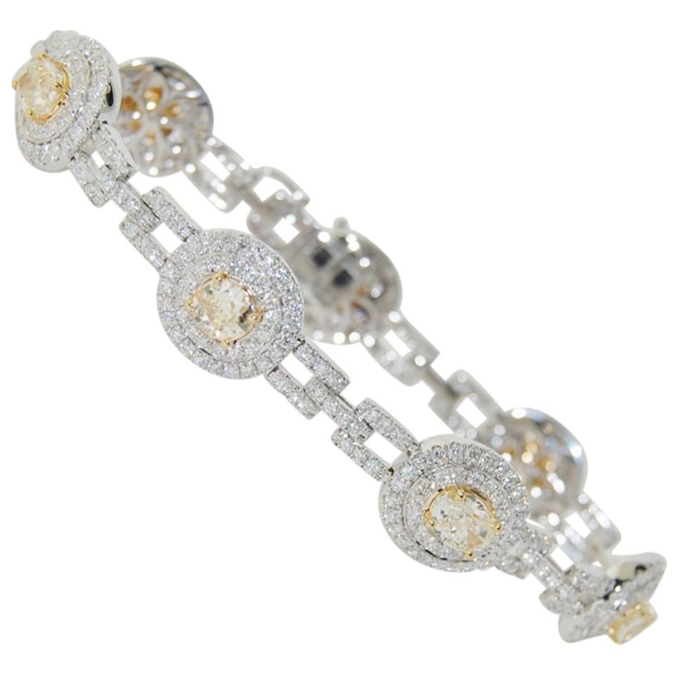 Diamond Bracelet 7.42 Carat in 18 Karat White Gold For Sale