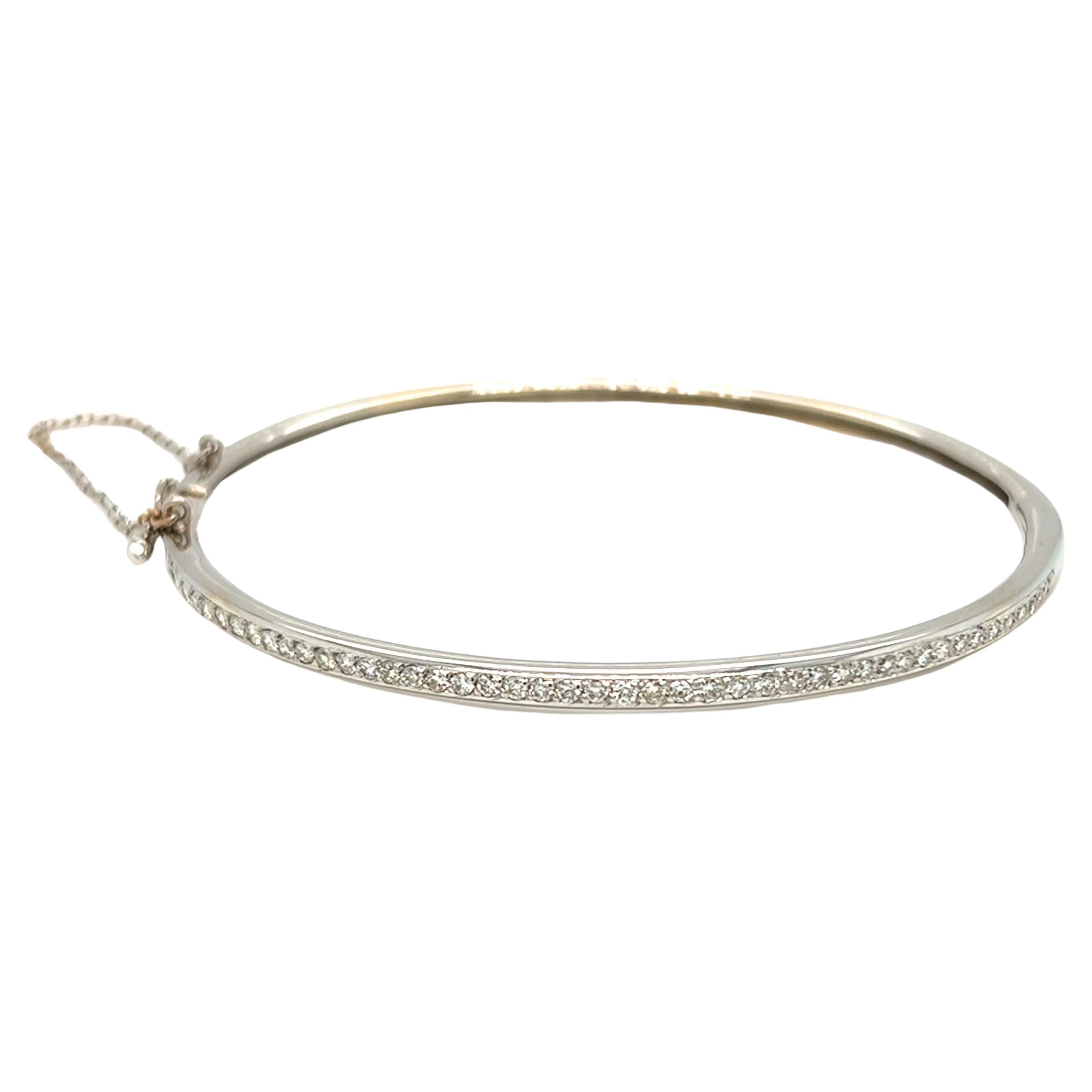 Bracelet jonc en or blanc 14 carats avec chaîne de sécurité et diamants