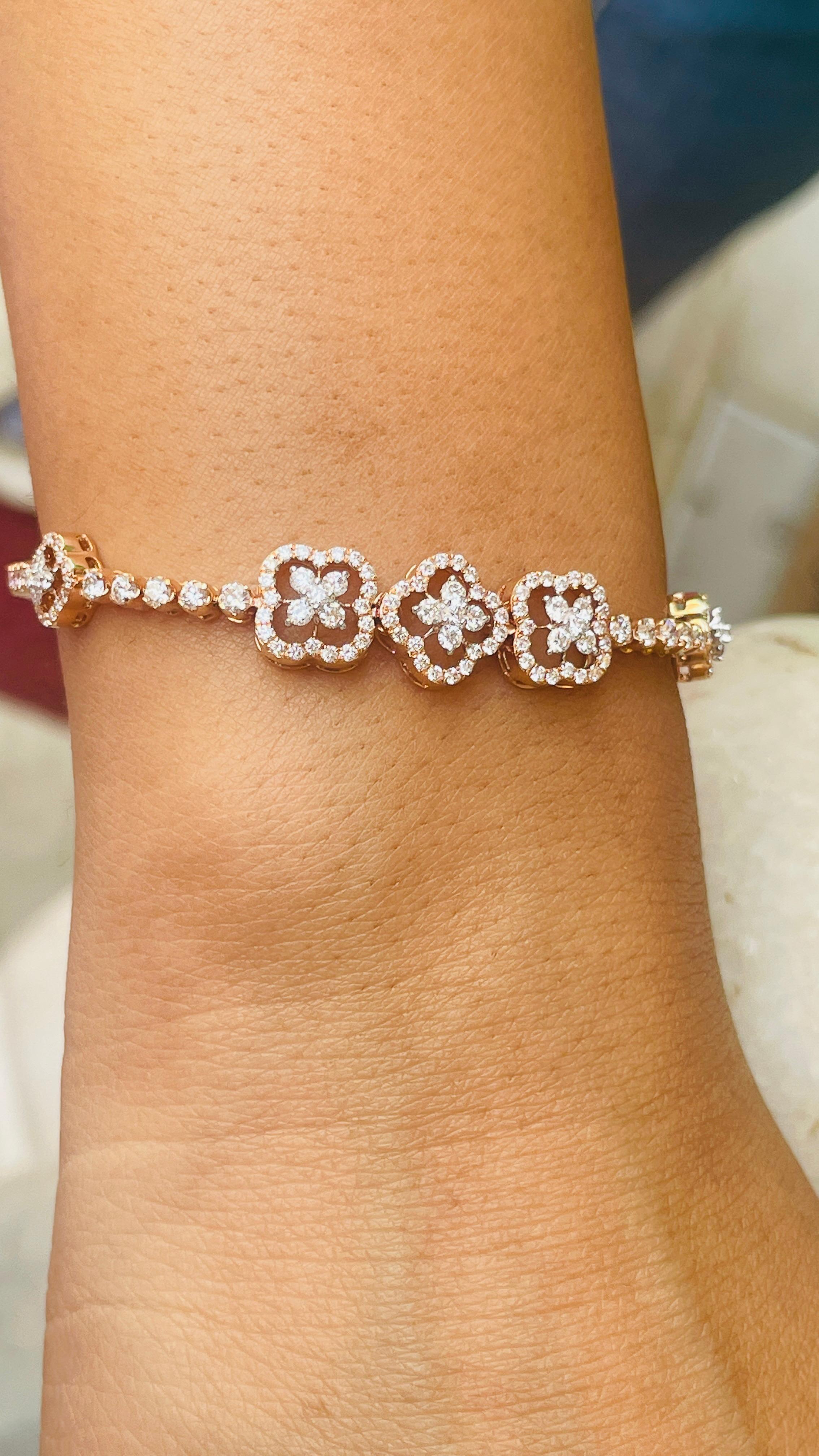 Bracelet moderne en or rose massif de 14 carats avec diamants de 2,89 carats en vente 1