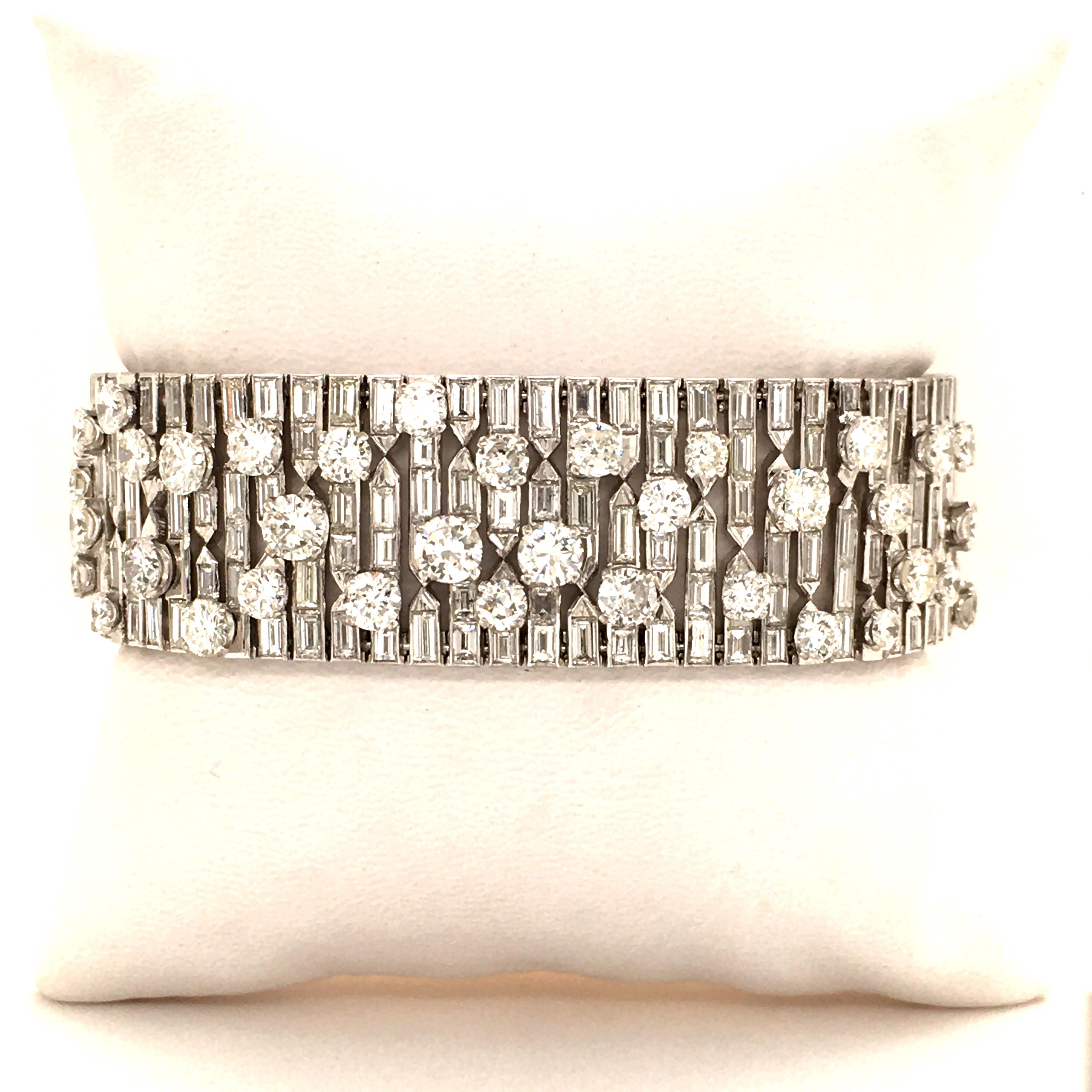 Modern Diamond Bracelet in White Gold