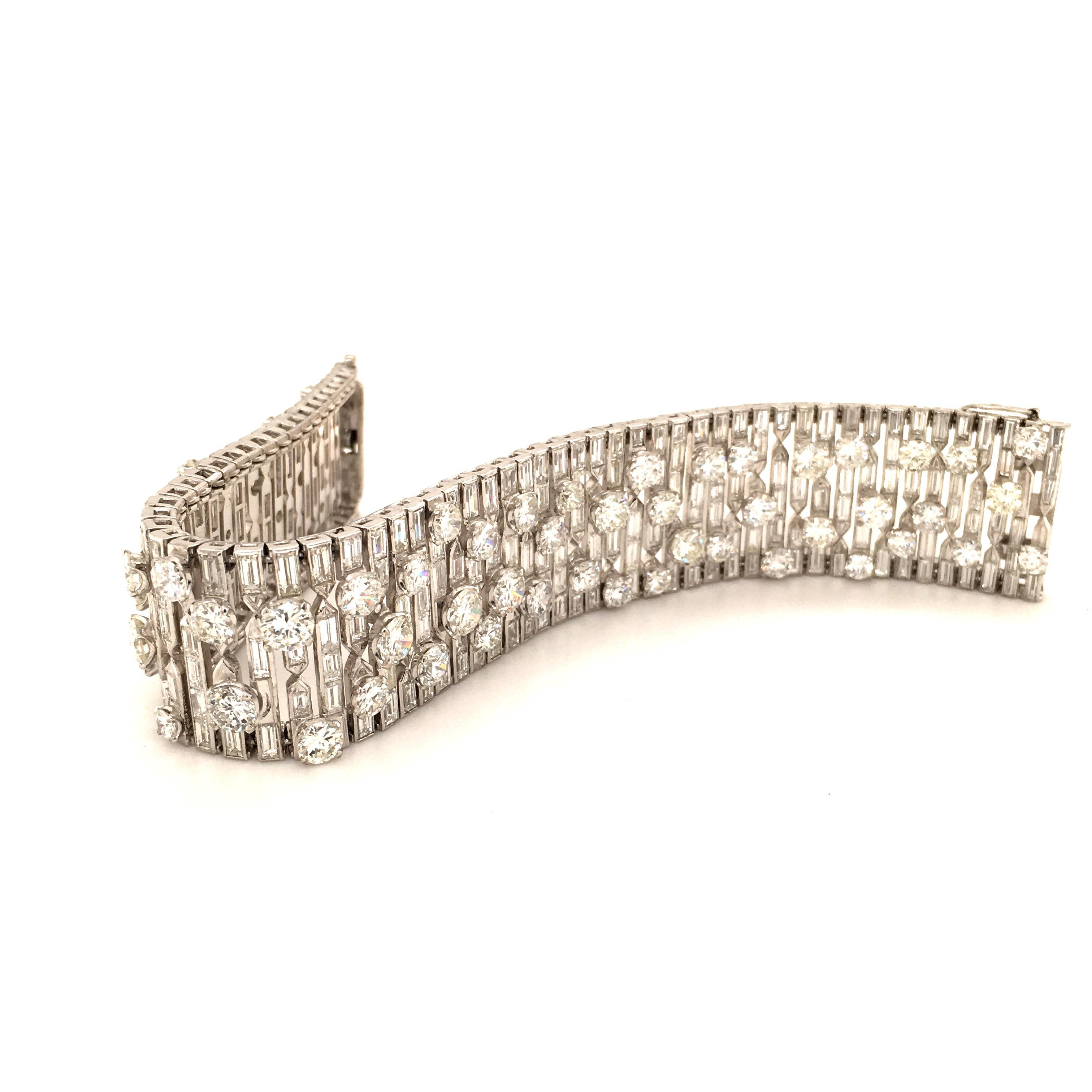 Diamond Bracelet in White Gold In Excellent Condition In Lucerne, CH