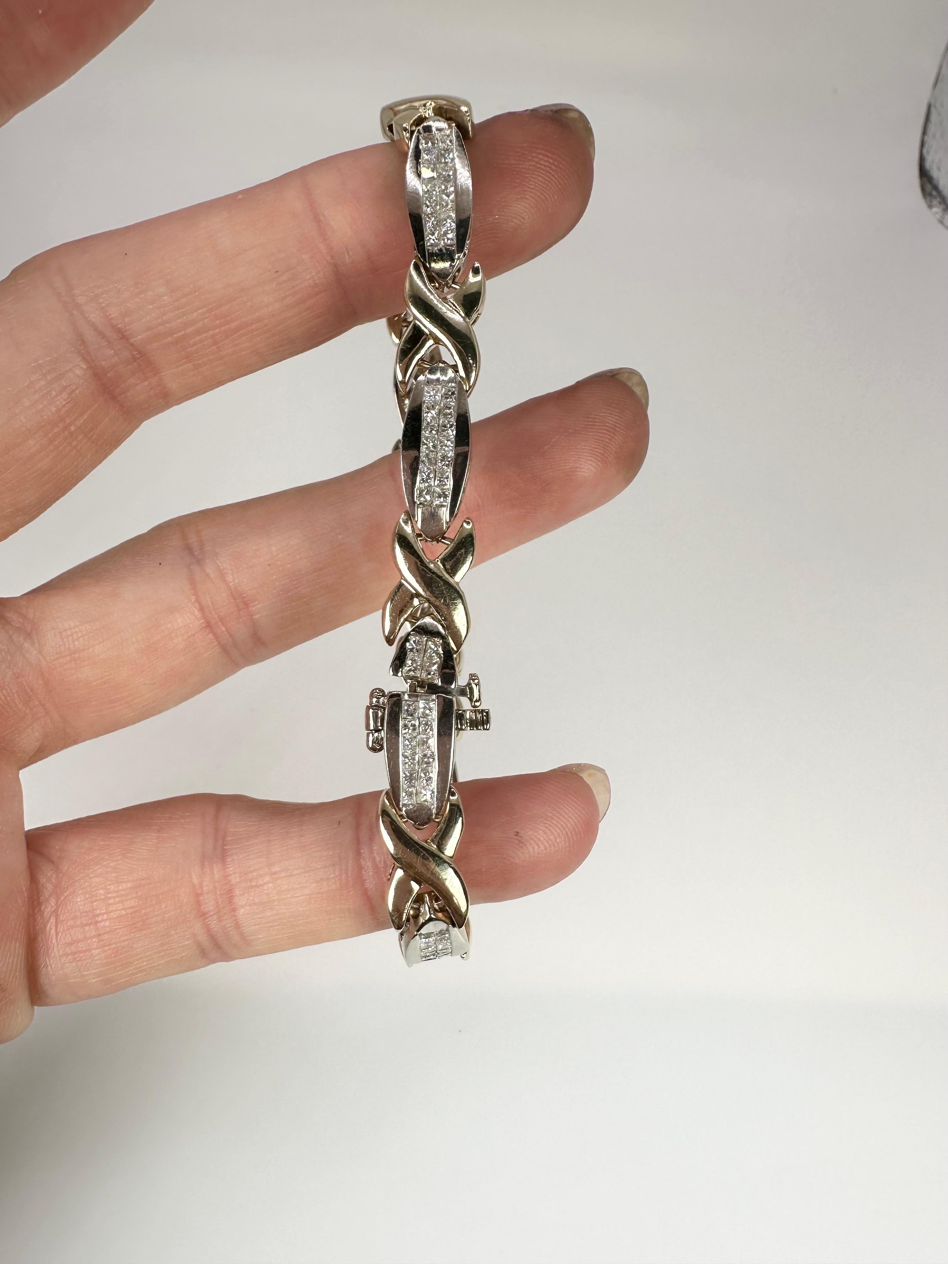 Bracelet large en or jaune 14 carats à monture invisible et diamants Unisexe en vente