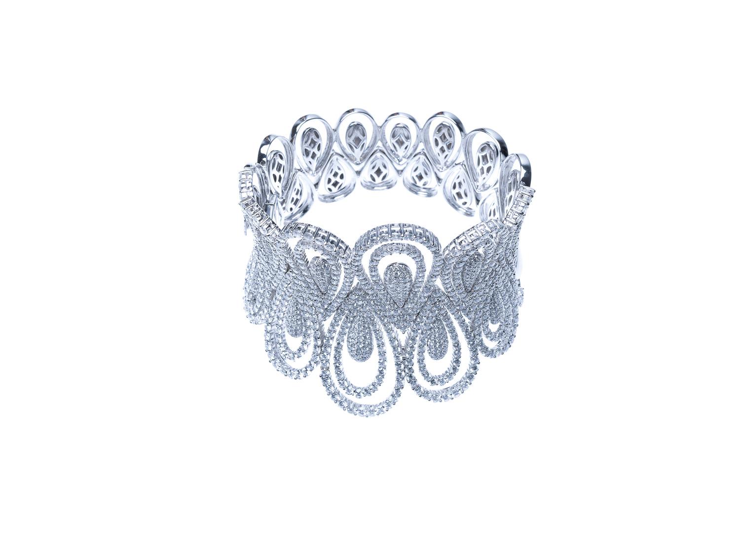 Bracelet with round brilliant diamonds, total weight 31.38ct, set in an 18karat white gold mounting, total weight 119.51 g