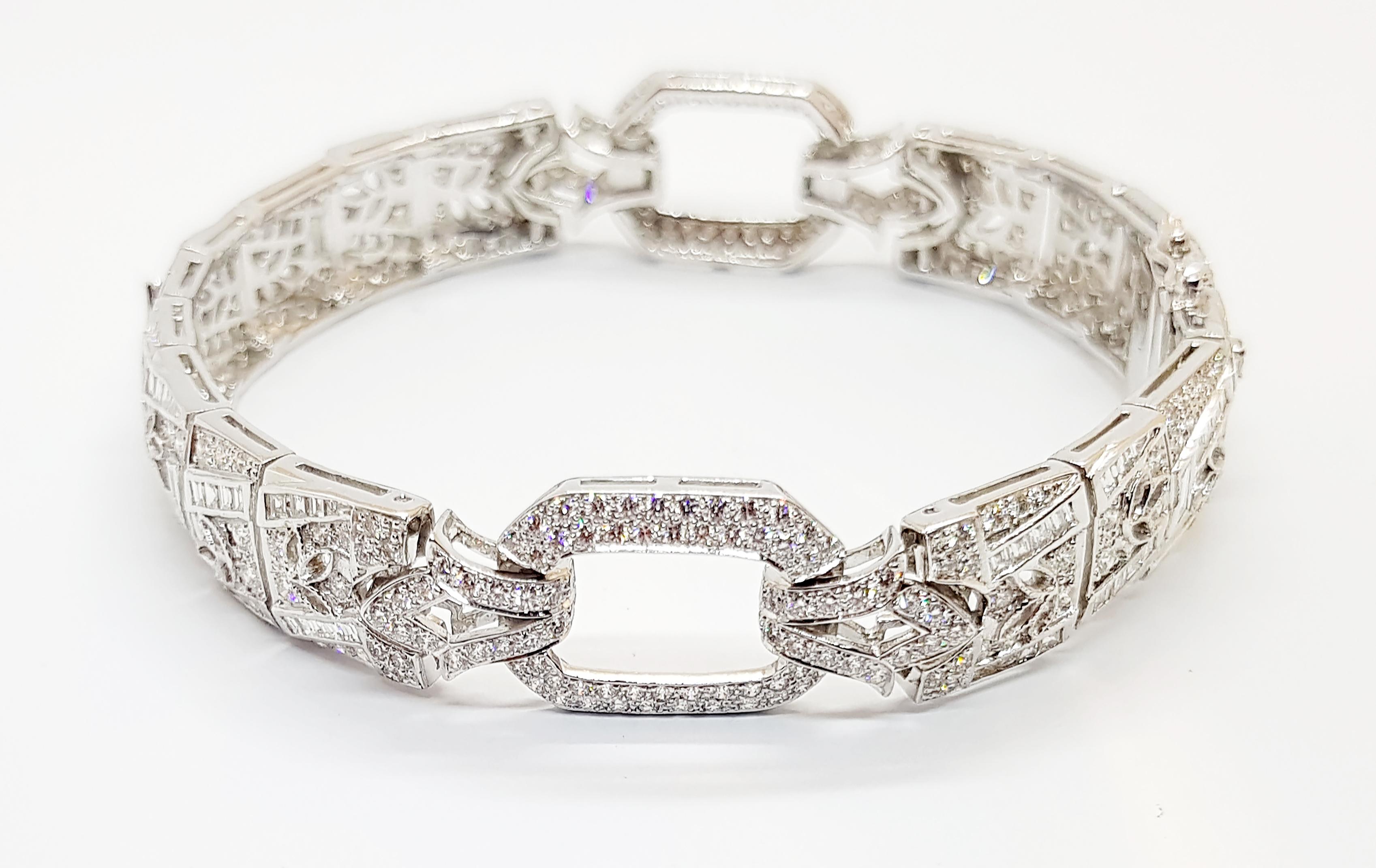 Diamond 5.40 carats Bracelet set in 18 Karat White Gold Settings

Width:  1.0 cm 
Length: 18.0 cm
Total Weight: 29.5 grams


