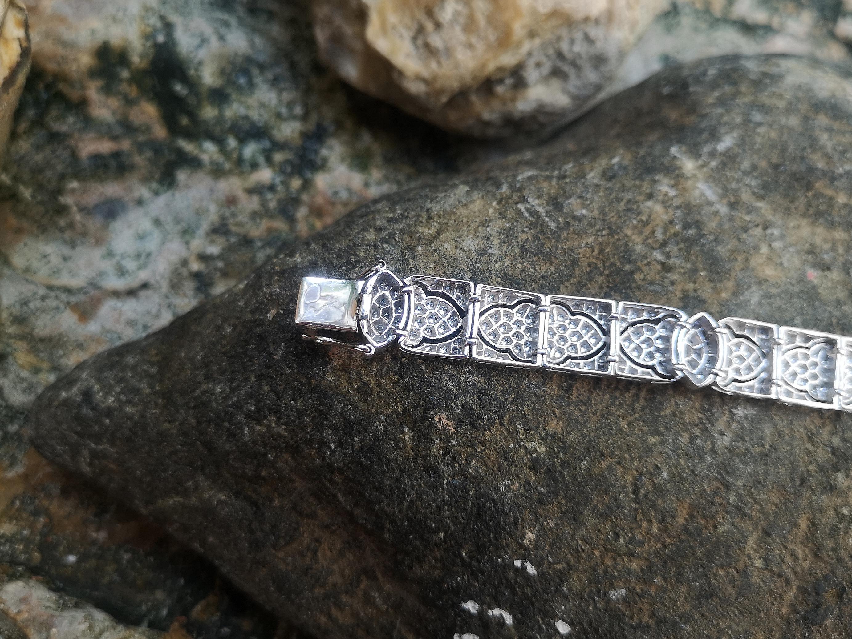 Bracelet en or blanc 18 carats serti de diamants en vente 3