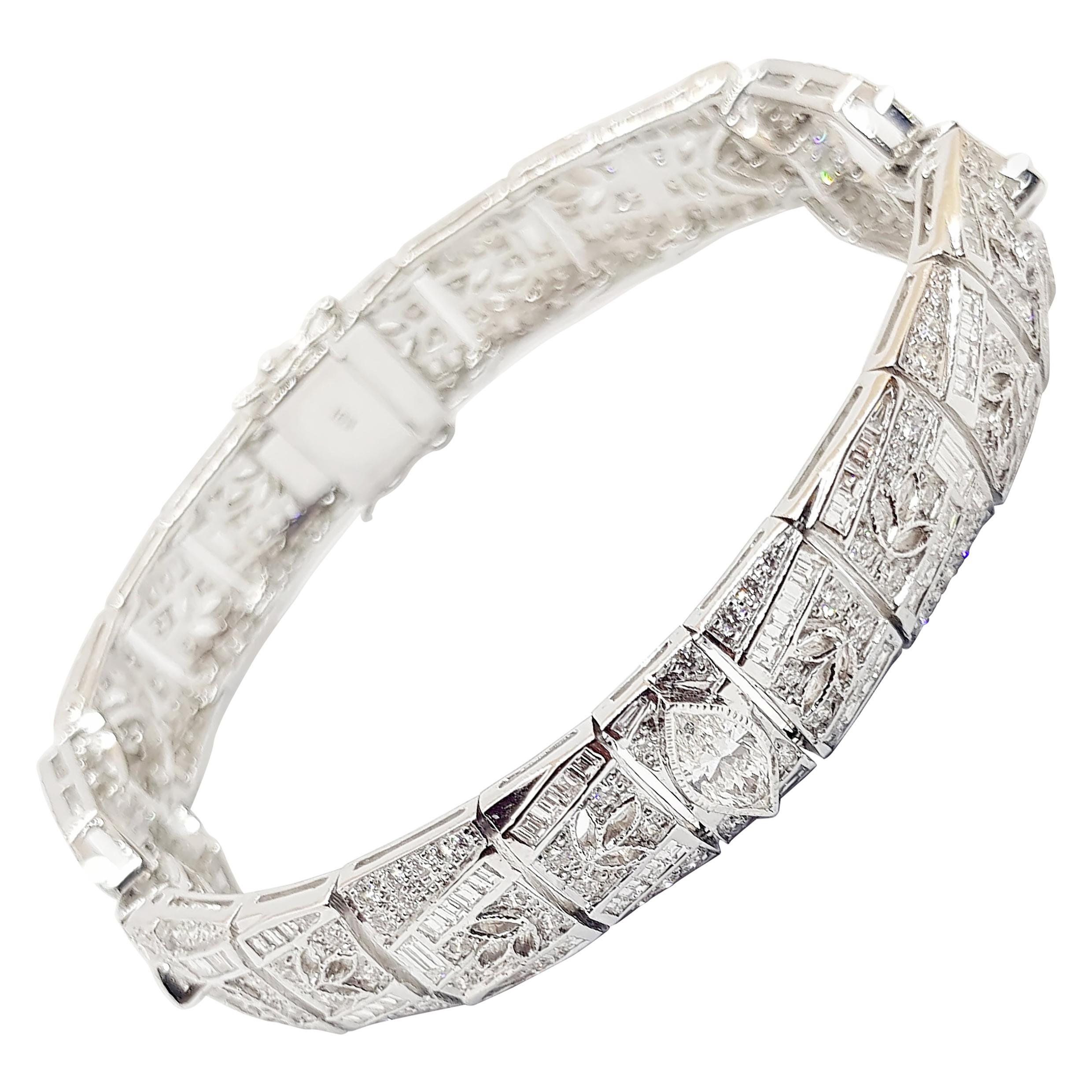 Diamond Bracelet Set in 18 Karat White Gold Settings For Sale