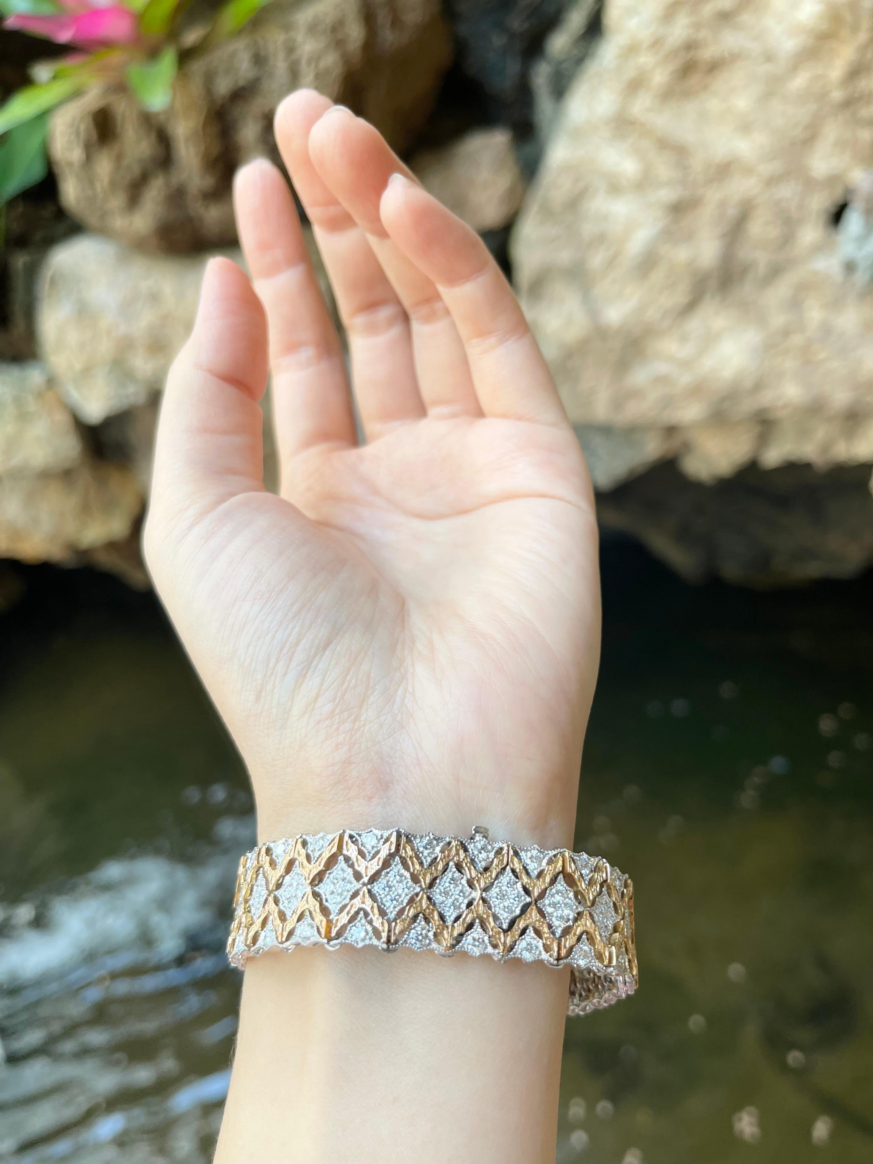 Diamond Bracelet set in 18K Rose/White Gold Settings In New Condition For Sale In Bangkok, TH