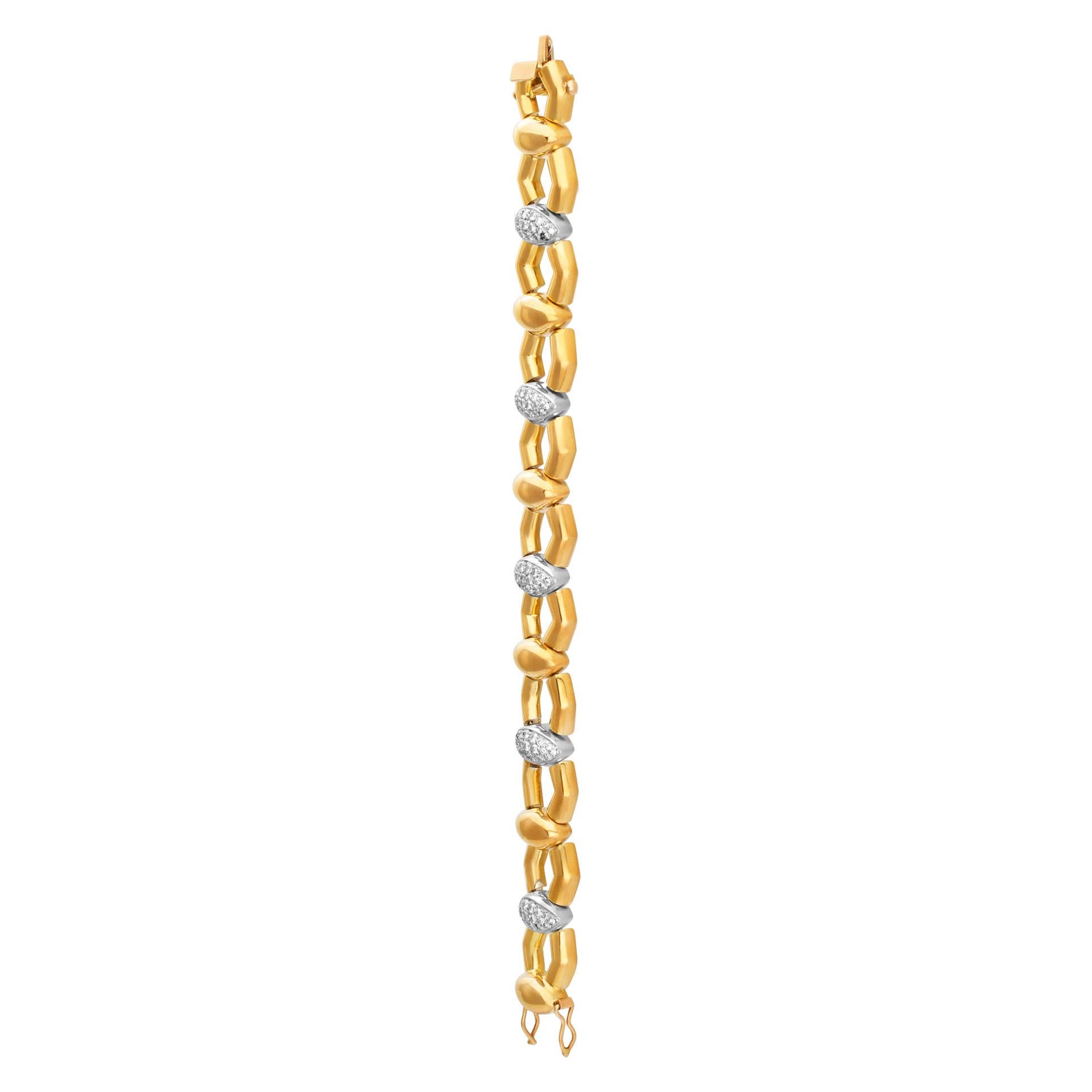 Women's Diamond bracelet set in 18k yellow gold approximately 2.35 carats in diamonds For Sale