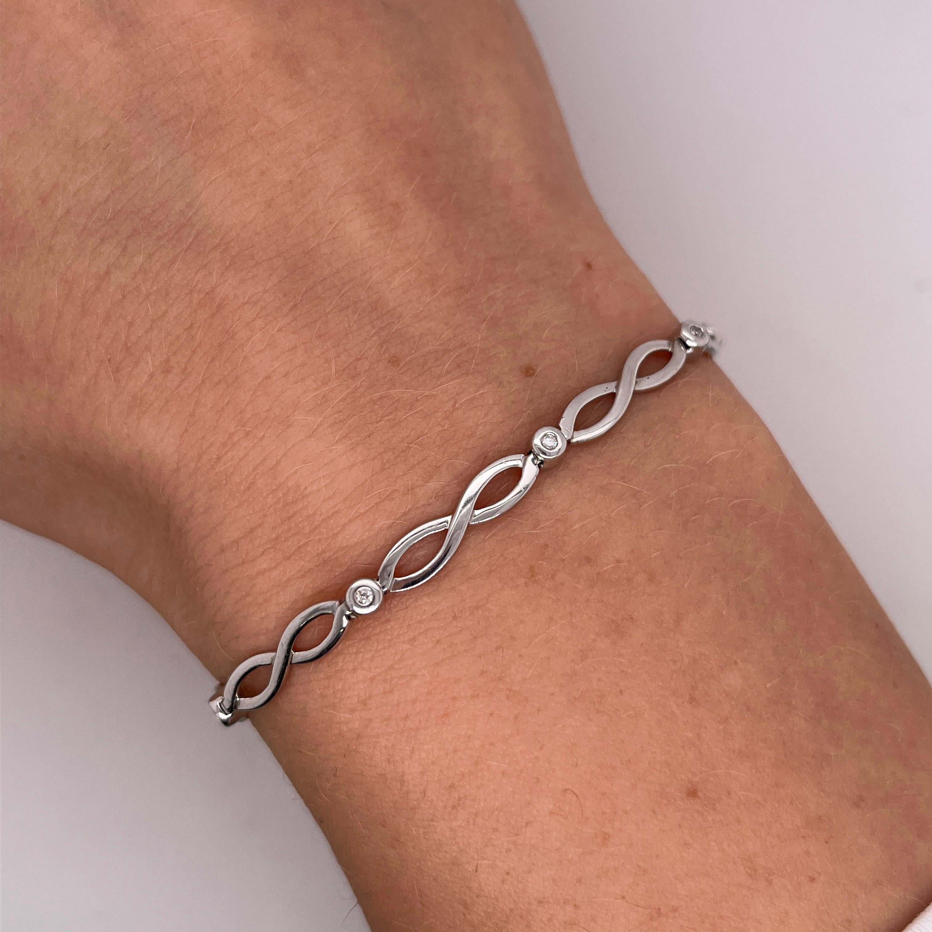 De las mujeres Diamond Bracelet Set in 9ct White Gold with 9 Round Diamonds en venta