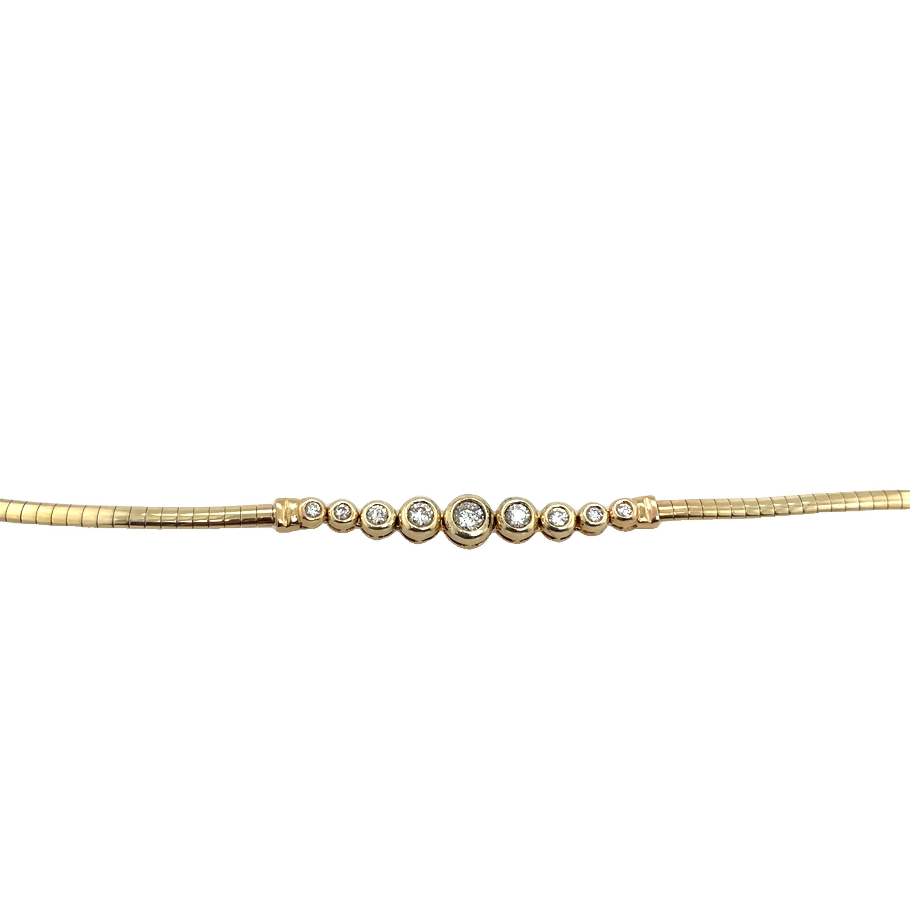 Intemporel et raffiné, ce bracelet est réalisé en or jaune 14ct et serti de 9 diamants naturels ronds gradués, totalisant 1,0ct. L'élégante graduation rehausse l'éclat et la fluidité - parfait pour une tenue de jour comme de soirée.

Poids total :