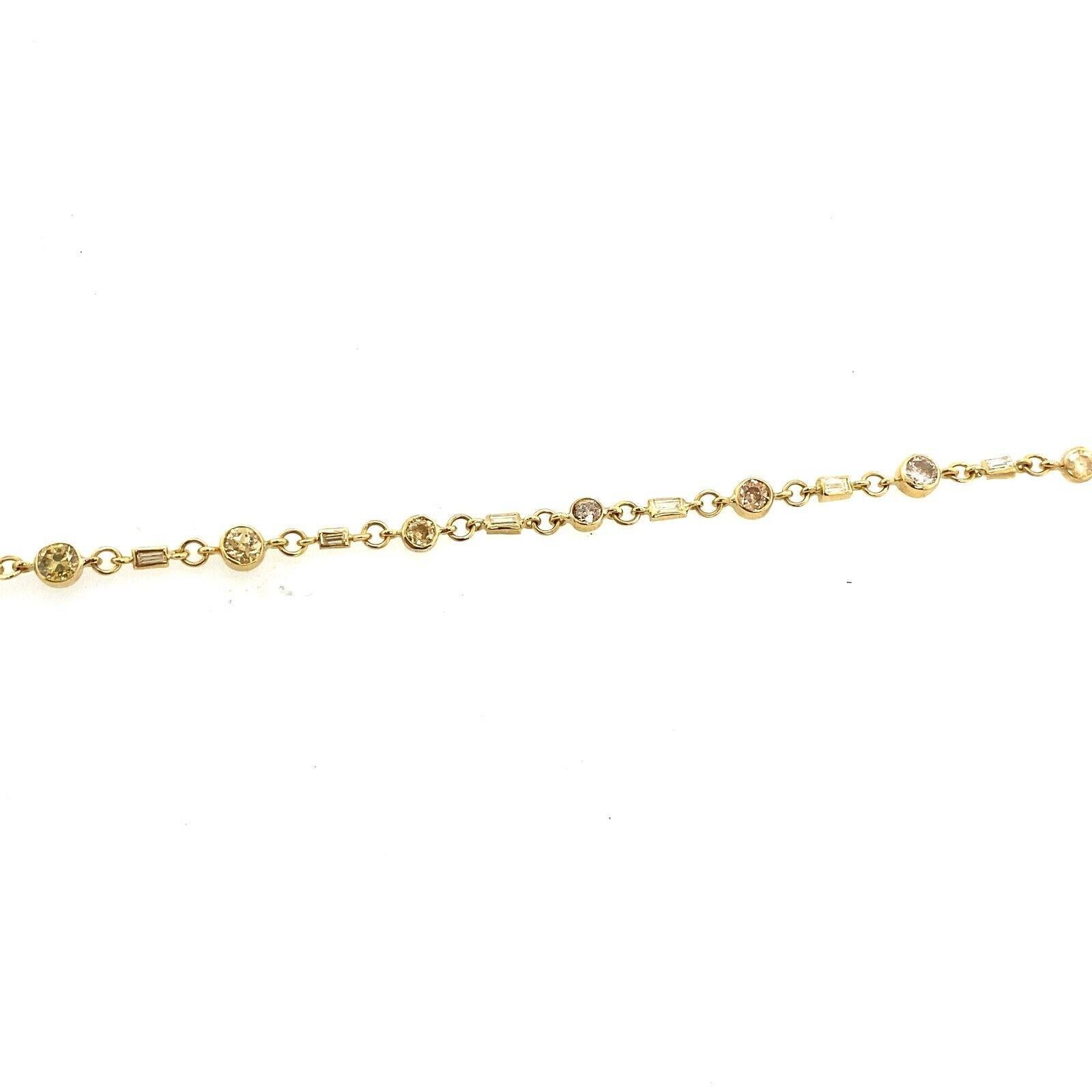 Diamantarmband aus 18 Karat Gelbgold mit gemischten, natürlichen, farbigen Diamanten (Rundschliff) im Angebot
