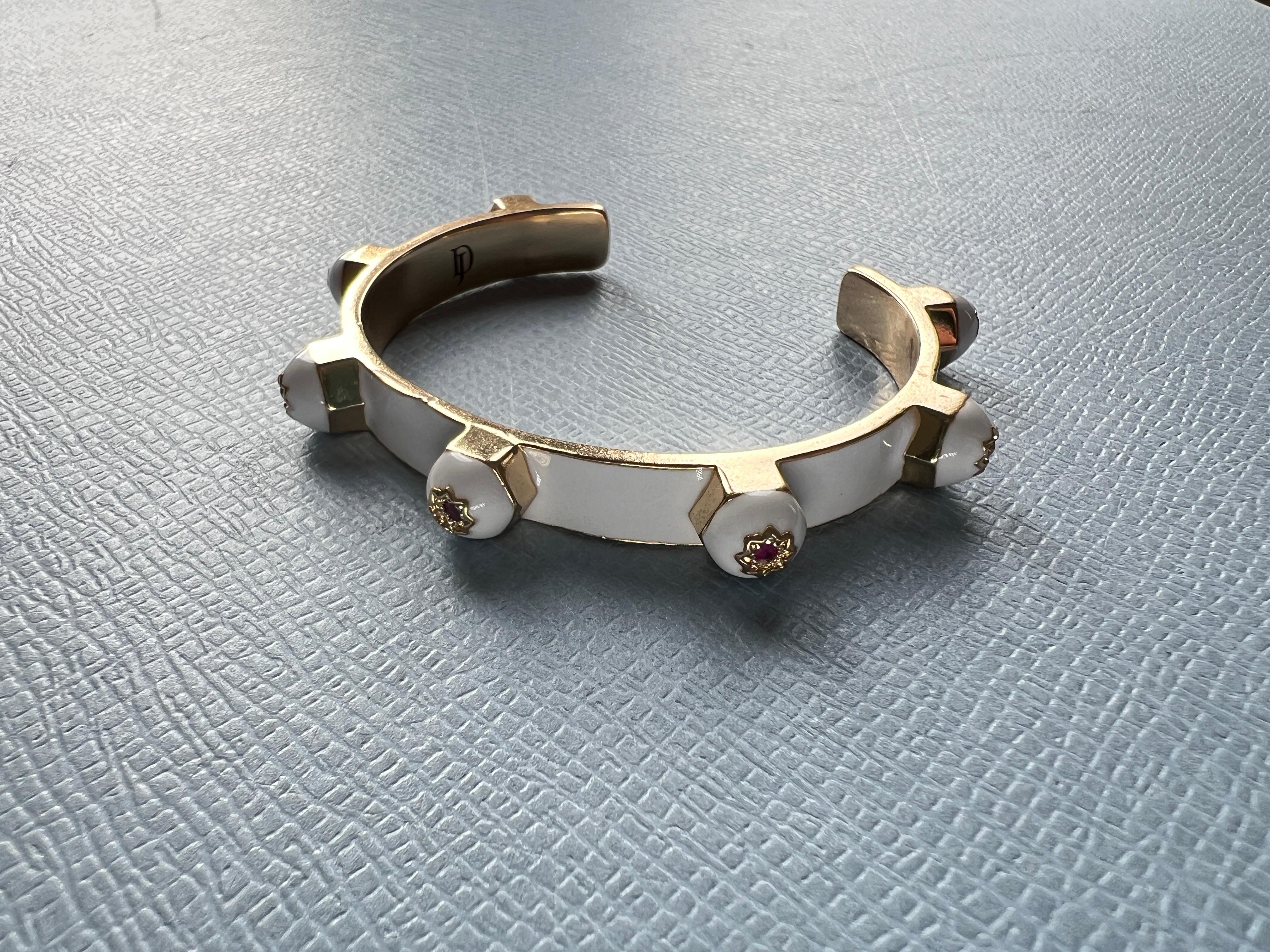 Bracciale con borchie in stile vittoriano Diamanti bianchi Smalto blu reale In condizioni Nuovo in vendita a Los Angeles, CA
