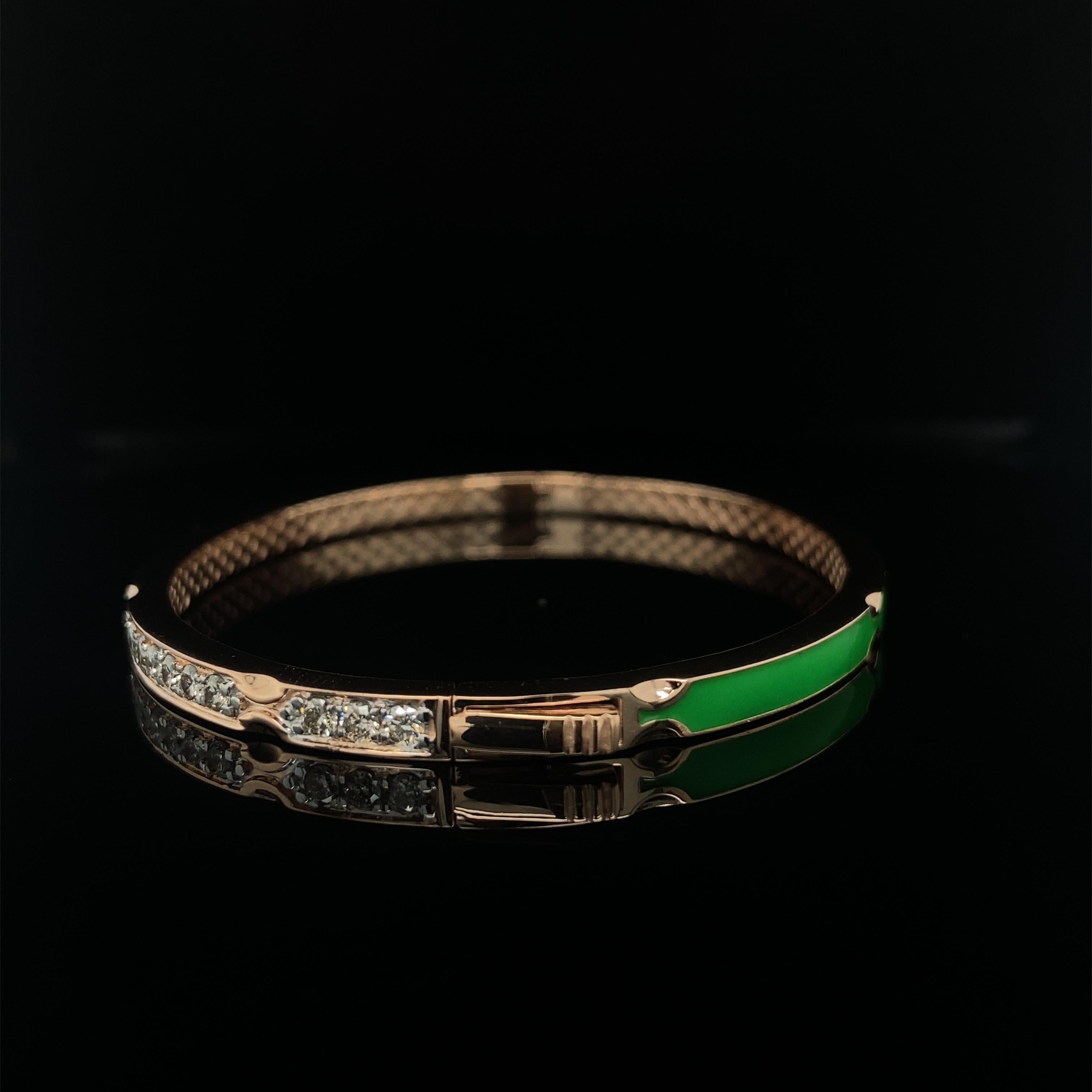 Round Cut Diamond Bracelet with Green Enamelling set in 18k Solid Gold For Sale