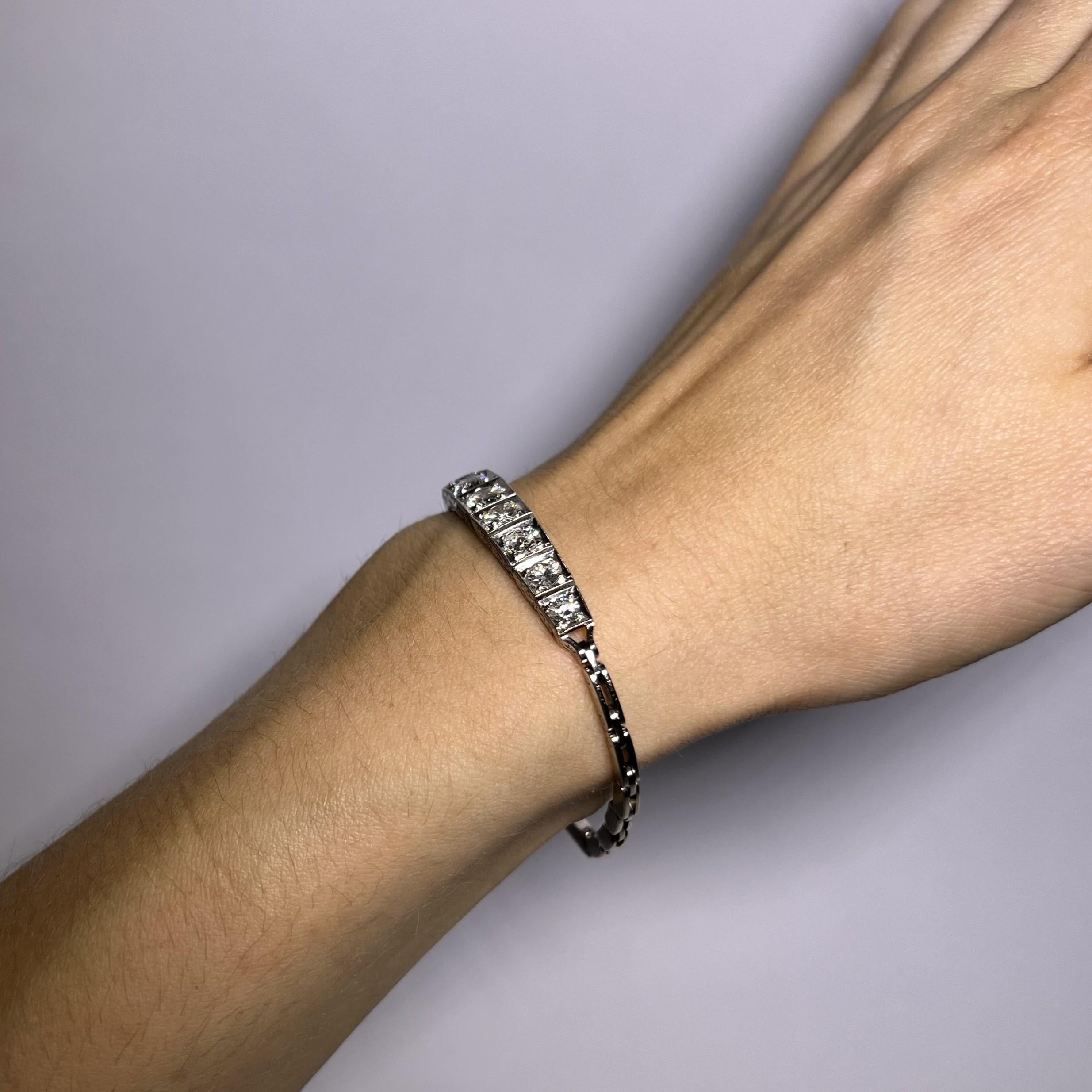 Diamond Bracelet with Openwork Pattern in 14 Karat White Gold In Good Condition For Sale In Lucerne, CH