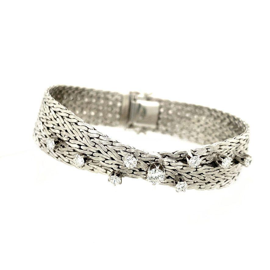This 14 carat white gold bracelet is set with diamonds in a chaton setting. It closes with a bucket clasp and two additional safety shackles. 

Material: white gold
Assay: 14 carat
Diamond: 1x 0.28ct. and 8x 0.10ct. brilliant cut G-SI
Width: 7.45-