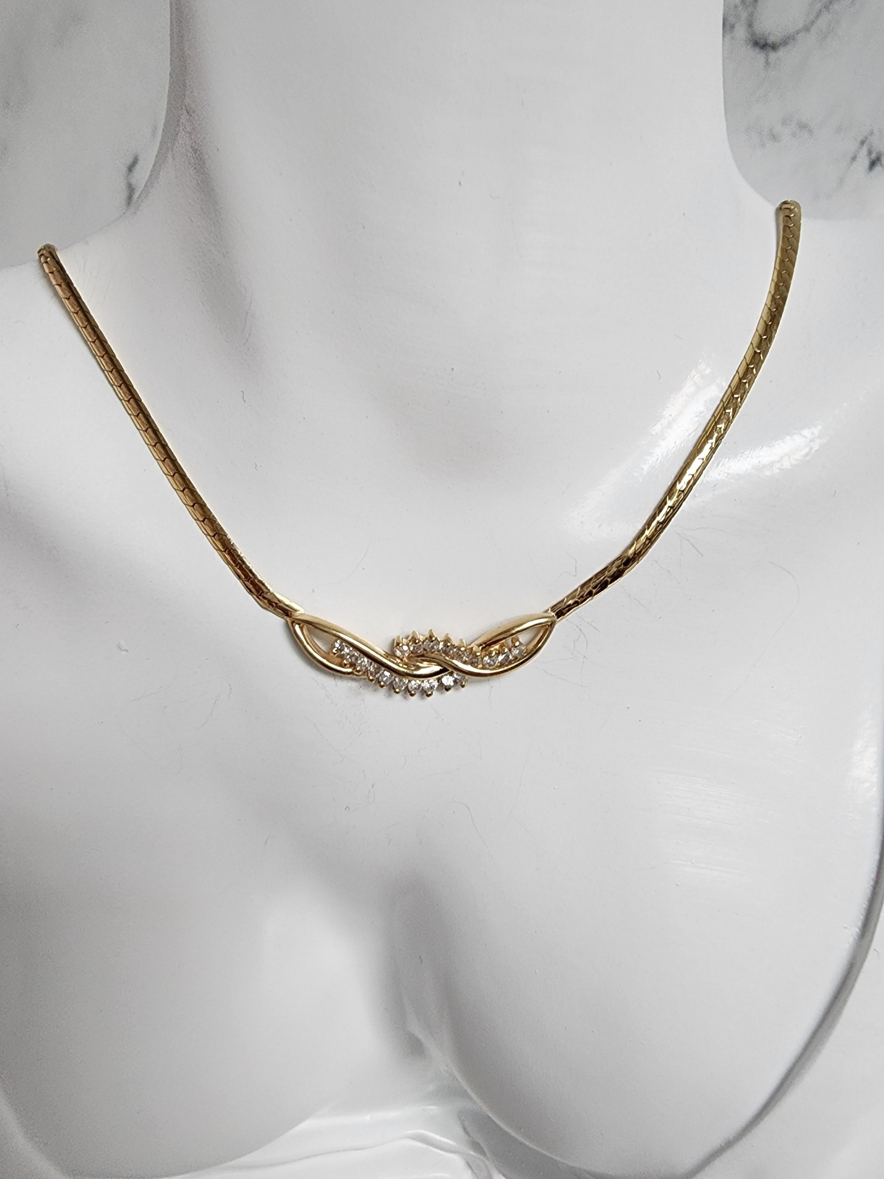 Collier de mariage en or jaune 14 carats avec chaîne serpent biseautée et diamants Neuf - En vente à Sugar Land, TX