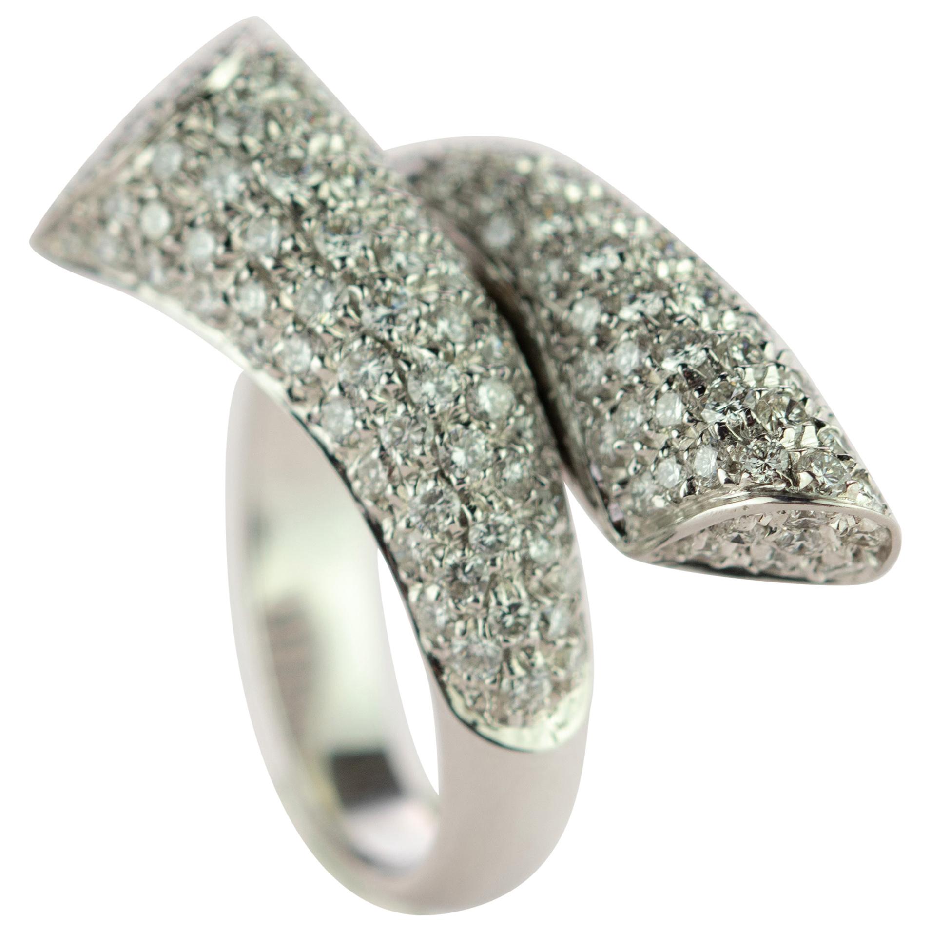 Diamond Brilliant 18 Karat White Gold AIG Certified Spiral Contrarié Ring
