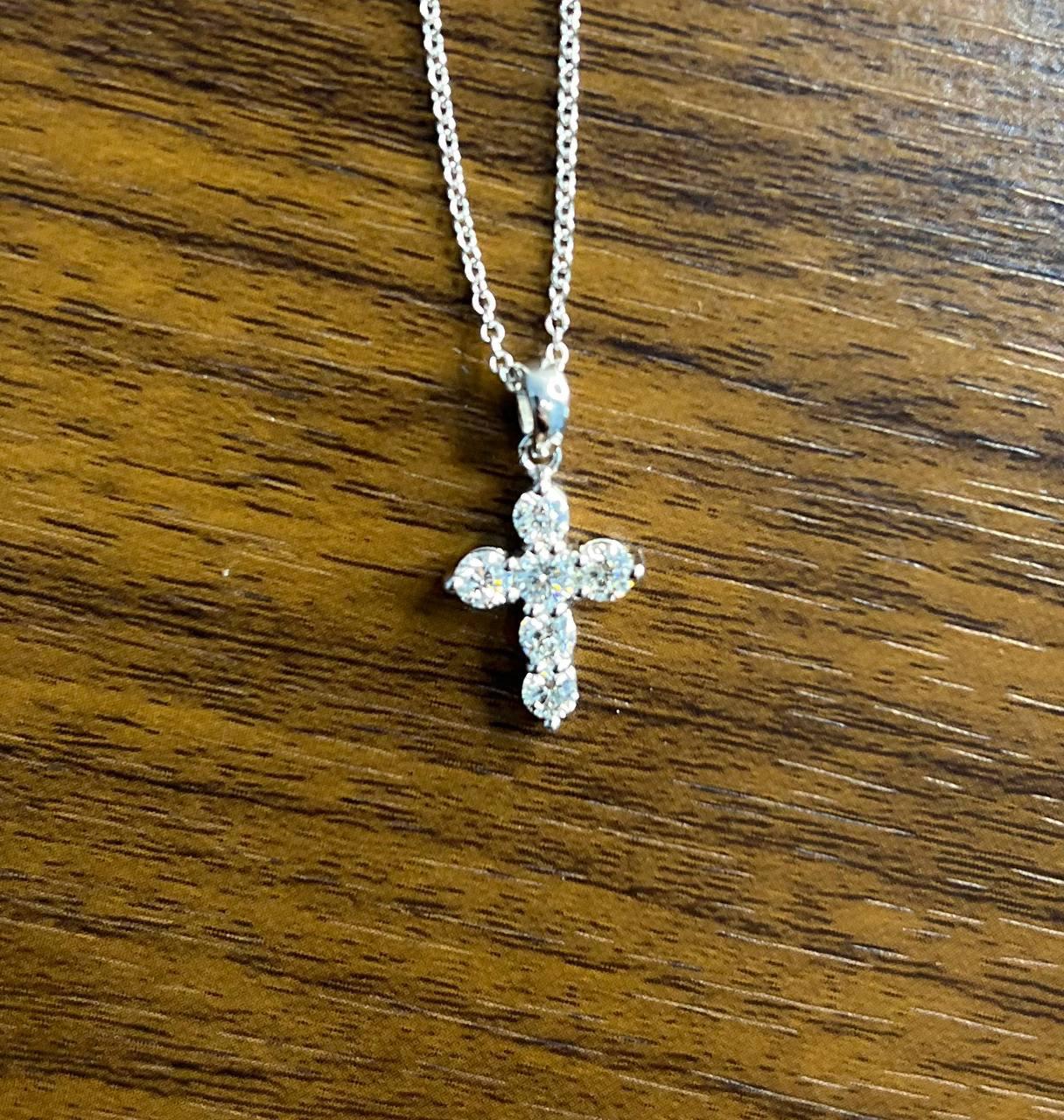 Croce cristiana Brilliante con diamante Collana con catena in oro bianco 14K In condizioni Nuovo in vendita a Oakton, VA
