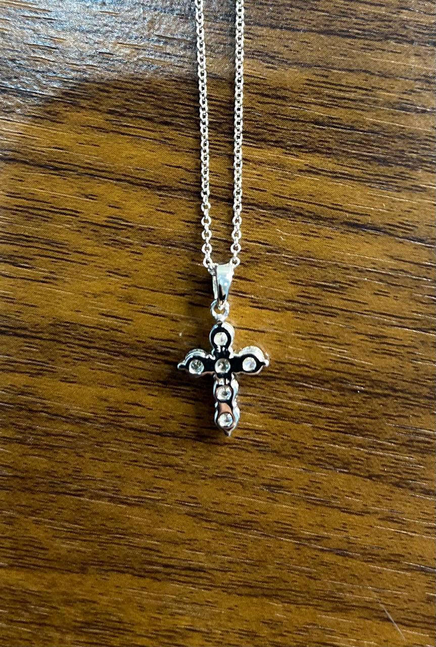 Donna Croce cristiana Brilliante con diamante Collana con catena in oro bianco 14K in vendita