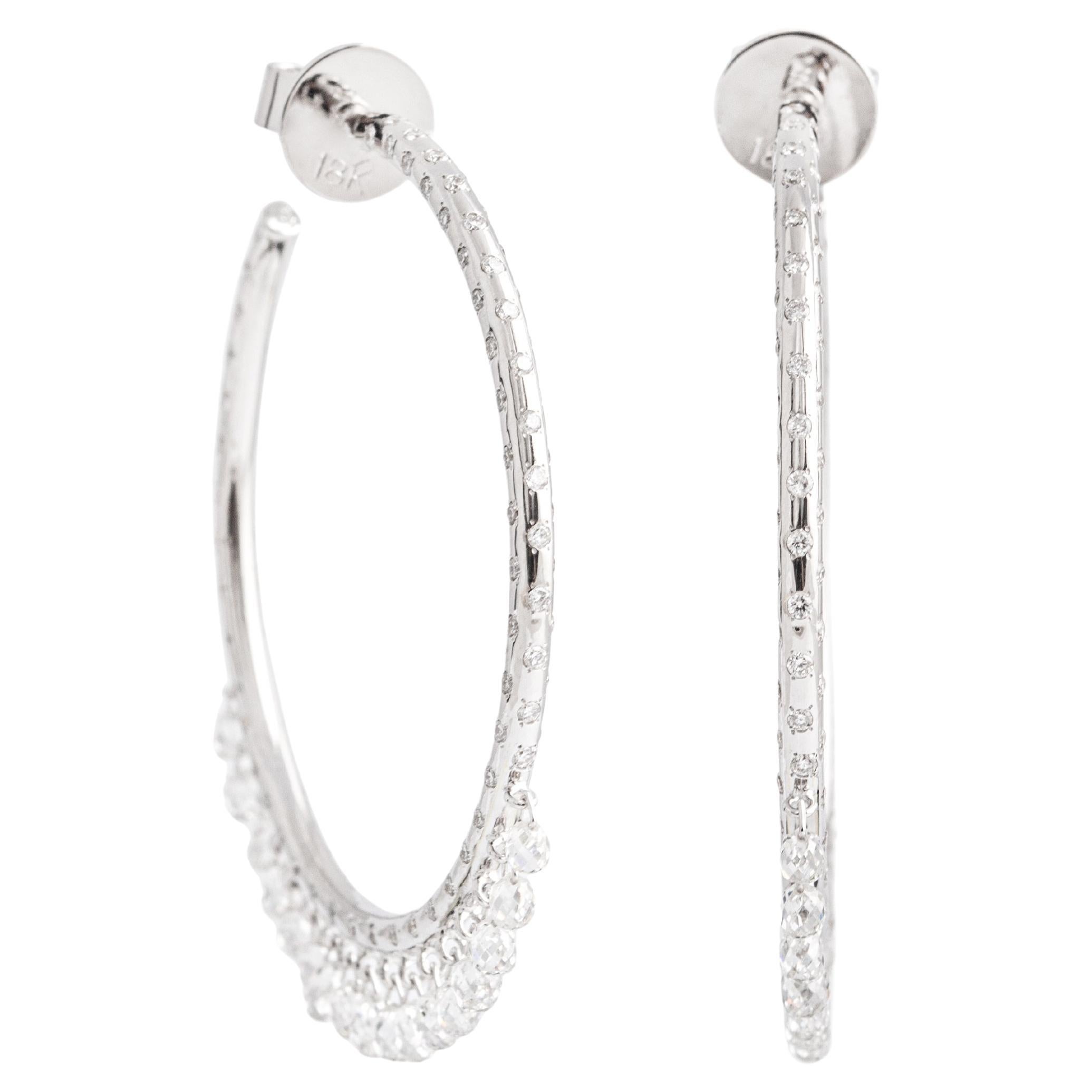 Boucles d'oreilles en or blanc 18K avec briolette en diamant