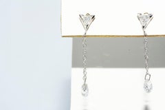 Boucles d'oreilles pendantes Briolette diamantée en or blanc 14k