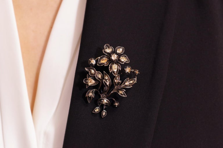 Broche Ancienne Fleur En Laiton Rose Doré - Ornée De Strass, Occasion Bon état, Bijou Vintage