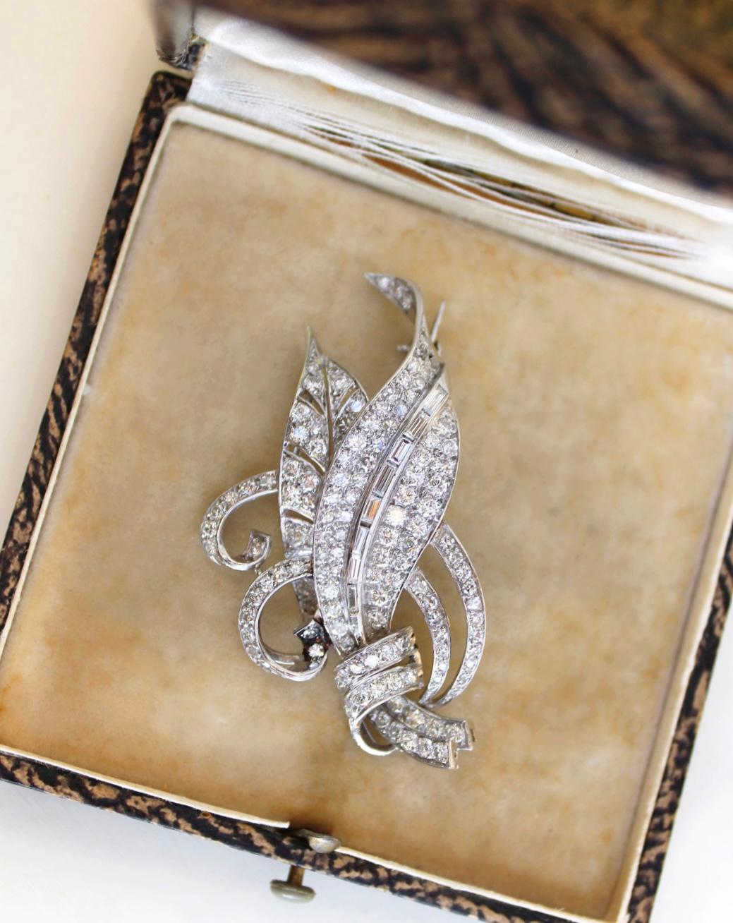 Diamond Brooch In Good Condition For Sale In NEW ORLEANS, LA