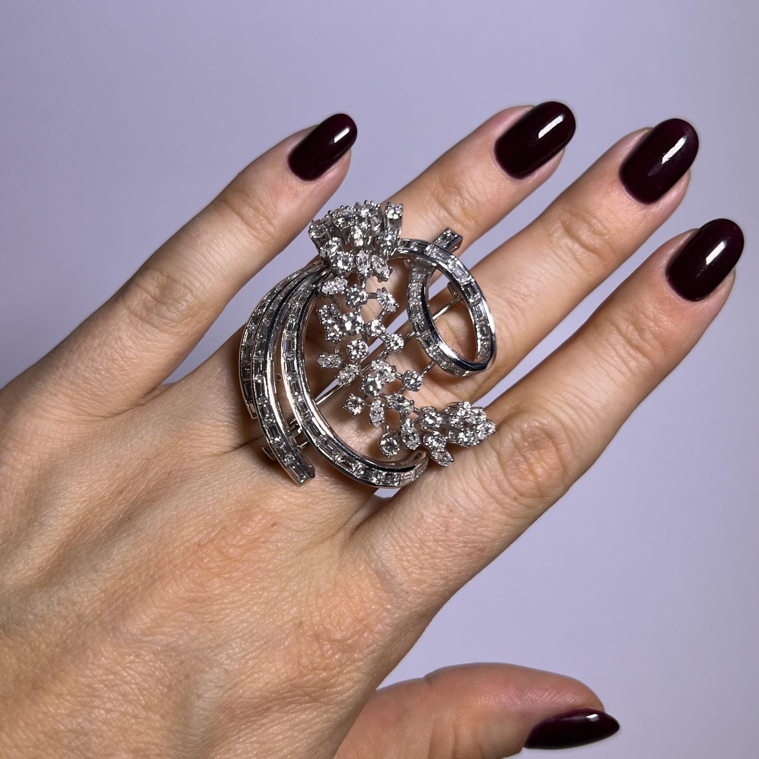 Diamond Brooch in 950 Platinum by Bucherer In Good Condition For Sale In Lucerne, CH