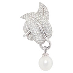 Diamantbrosche mit Perlenblatt-Motiv von Ella Gafter