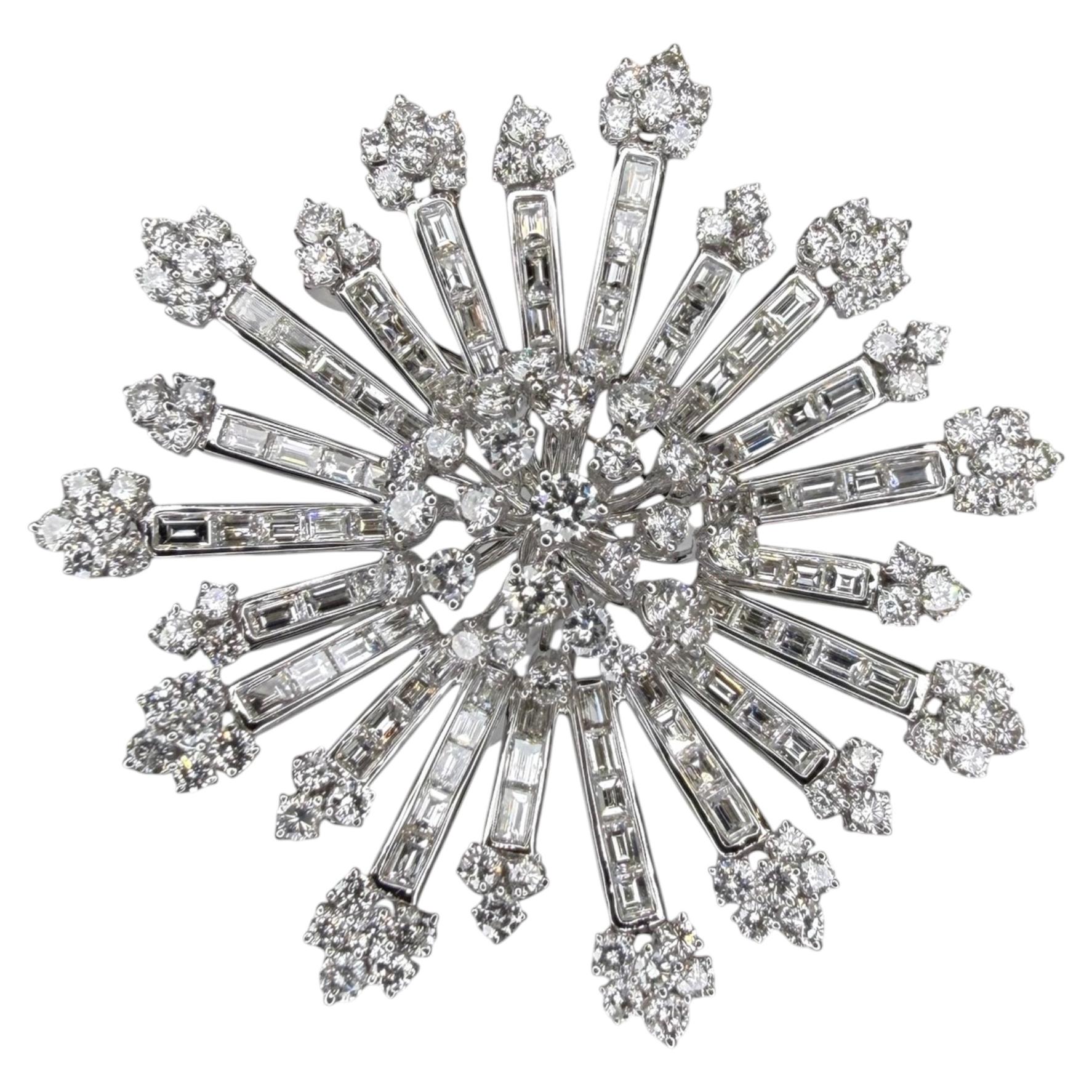 Broche «Diamond Starburst», con diamantes redondos y en forma de baguette de 9,50 ct, oro de 18 quilates
