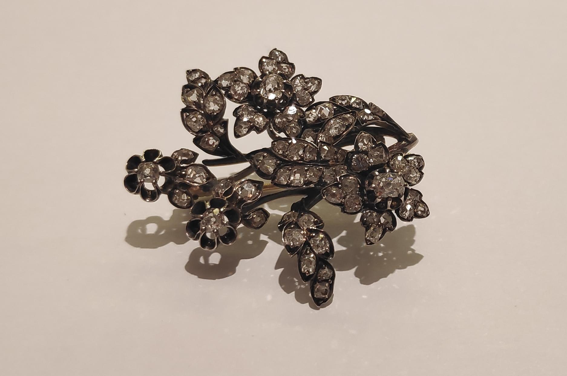 Brooch with flower full of diamonds recupè cut total ct 3,50