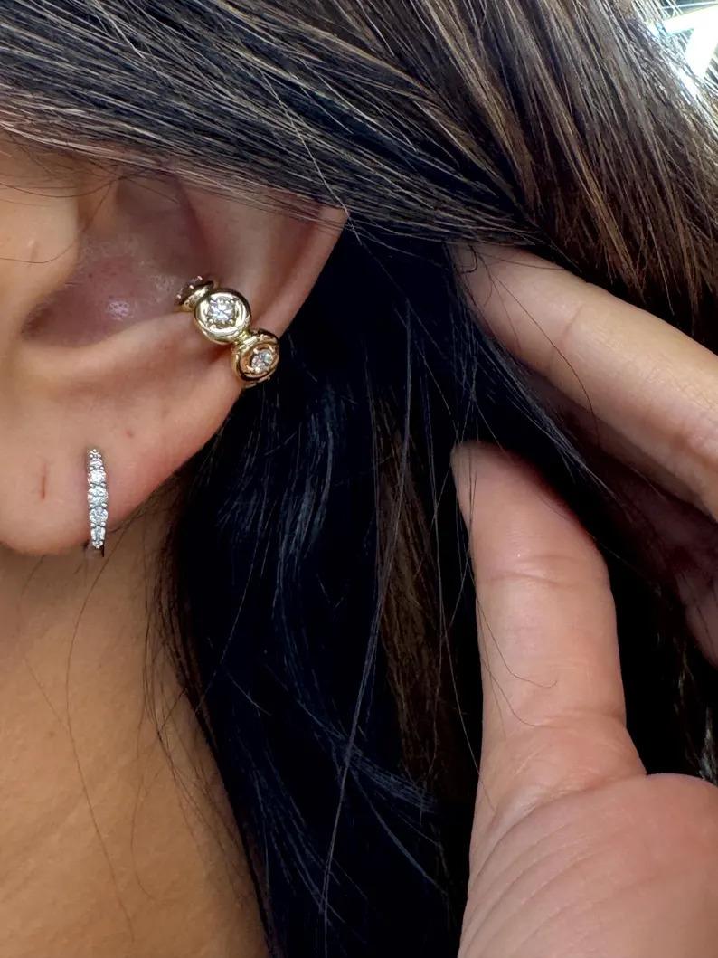 Pendiente de aro con burbuja de diamantes 0,38 quilates Oro amarillo de 14 quilates 2,34 gramos Contemporáneo en venta