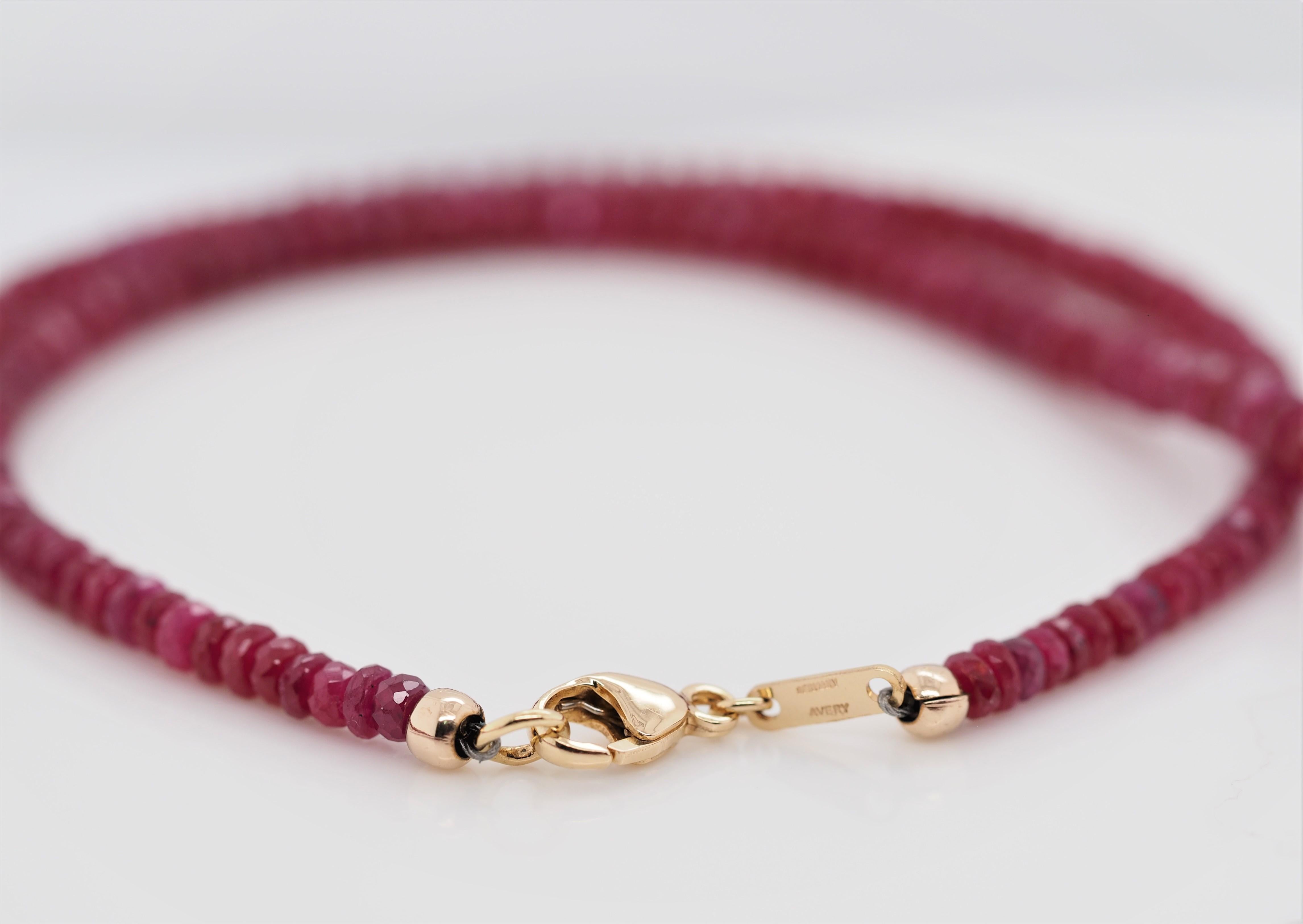 Diamant-Buddha-Halskette aus 18 Karat Gelbgold mit echtem Rondelle-Rubin-Perlen im Zustand „Hervorragend“ im Angebot in Addison, TX