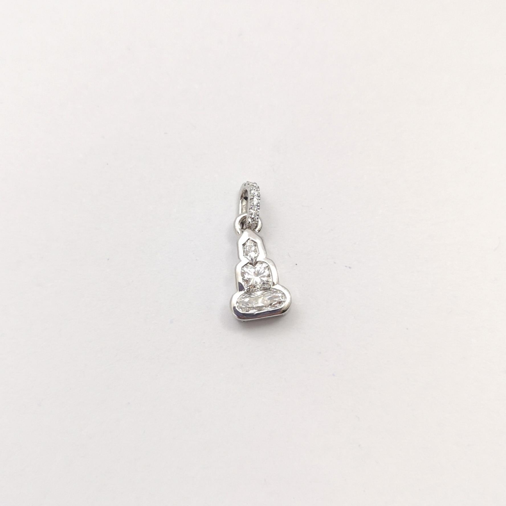 Pendentif Bouddha en or blanc 18 carats serti de diamants en vente 5