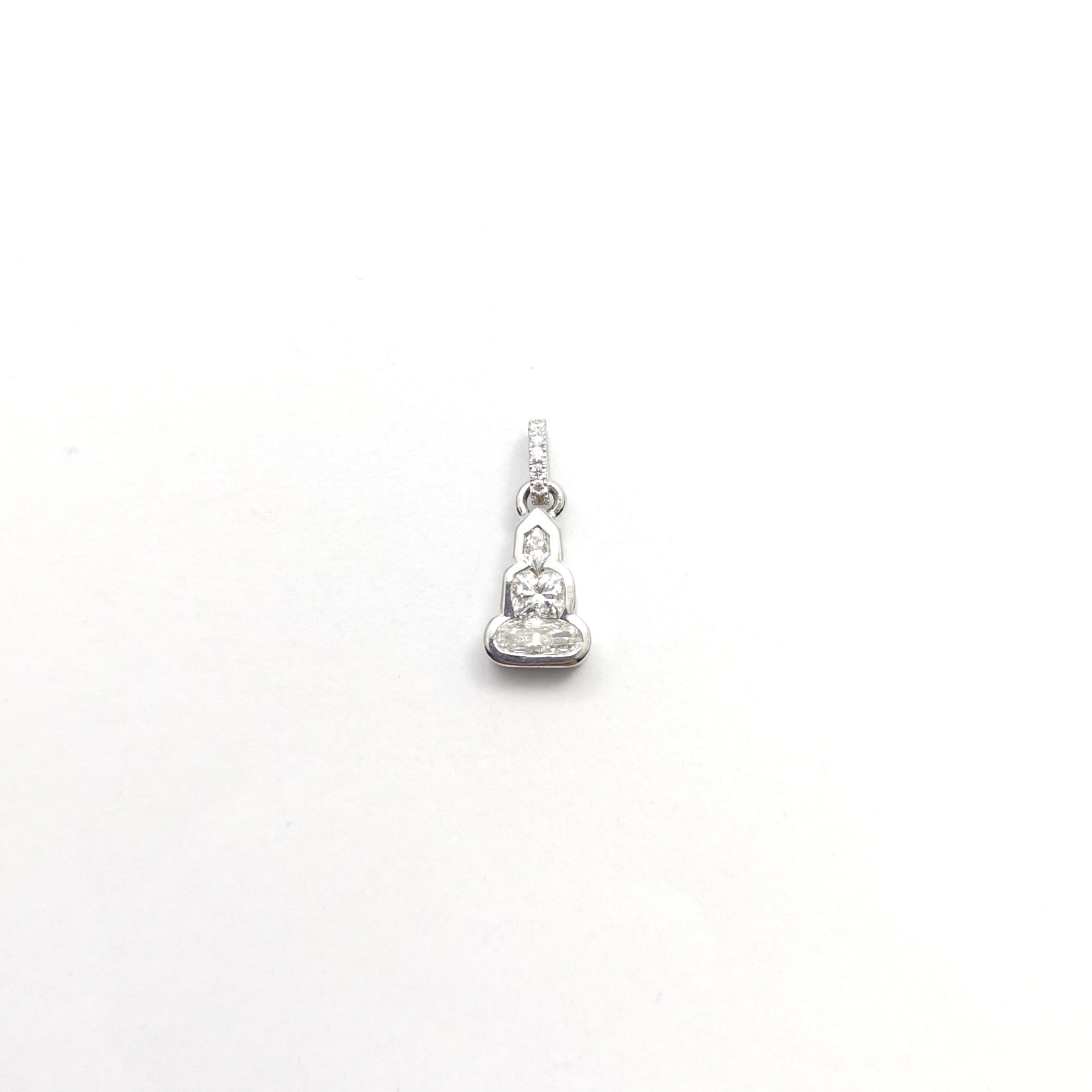 Contemporain Pendentif Bouddha en or blanc 18 carats serti de diamants en vente