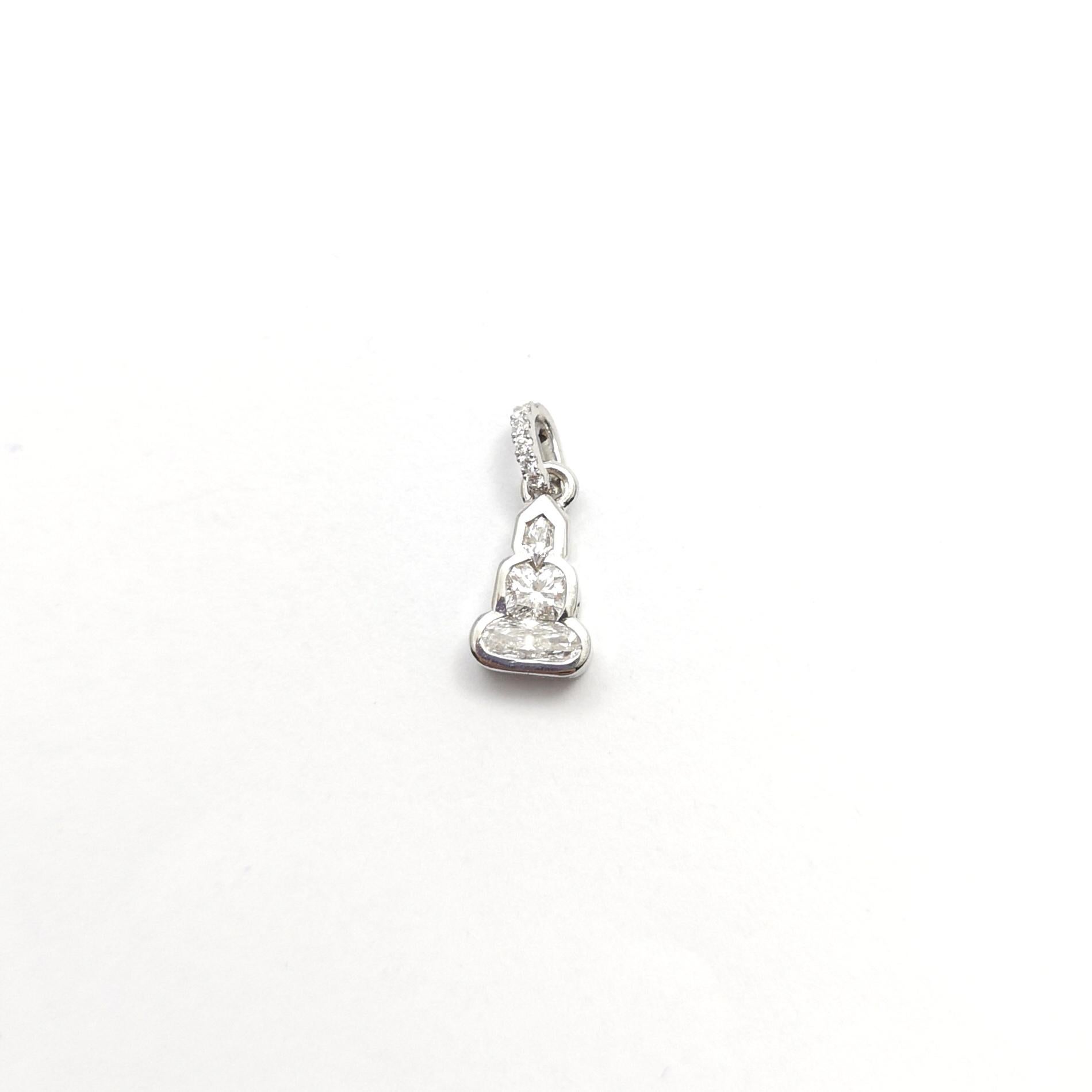 Taille brillant Pendentif Bouddha en or blanc 18 carats serti de diamants en vente