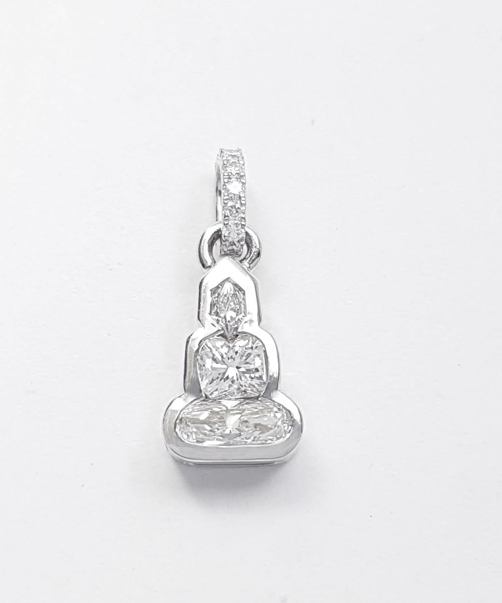 Pendentif Bouddha en or blanc 18 carats serti de diamants en vente 2