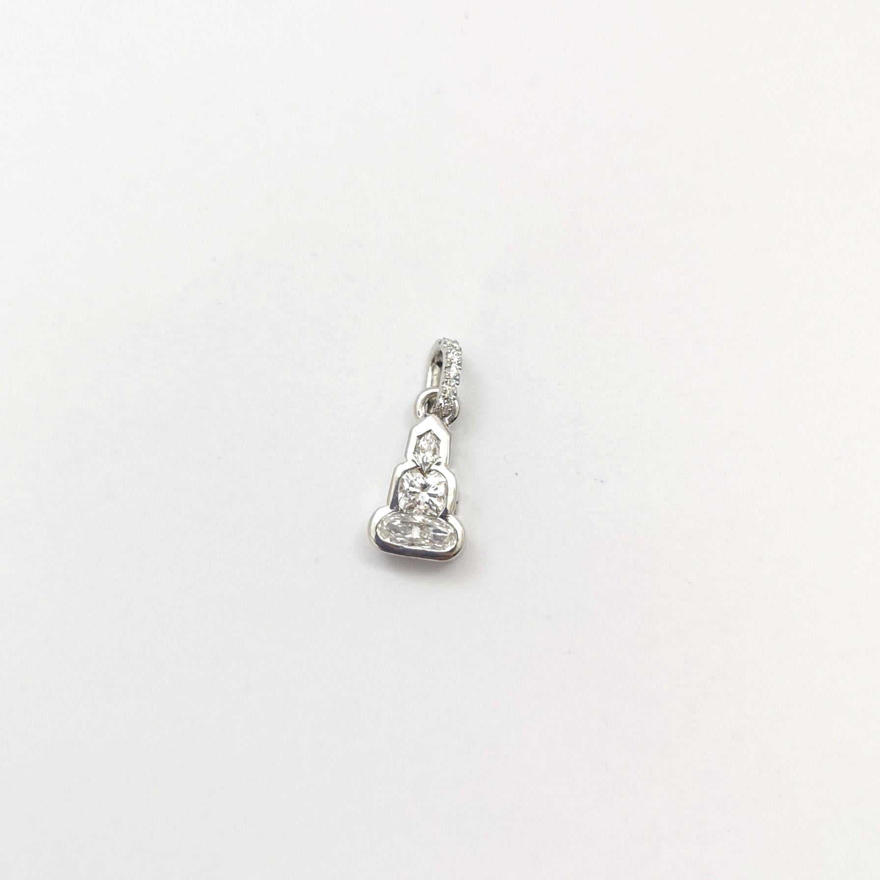 Pendentif Bouddha en or blanc 18 carats serti de diamants en vente 3