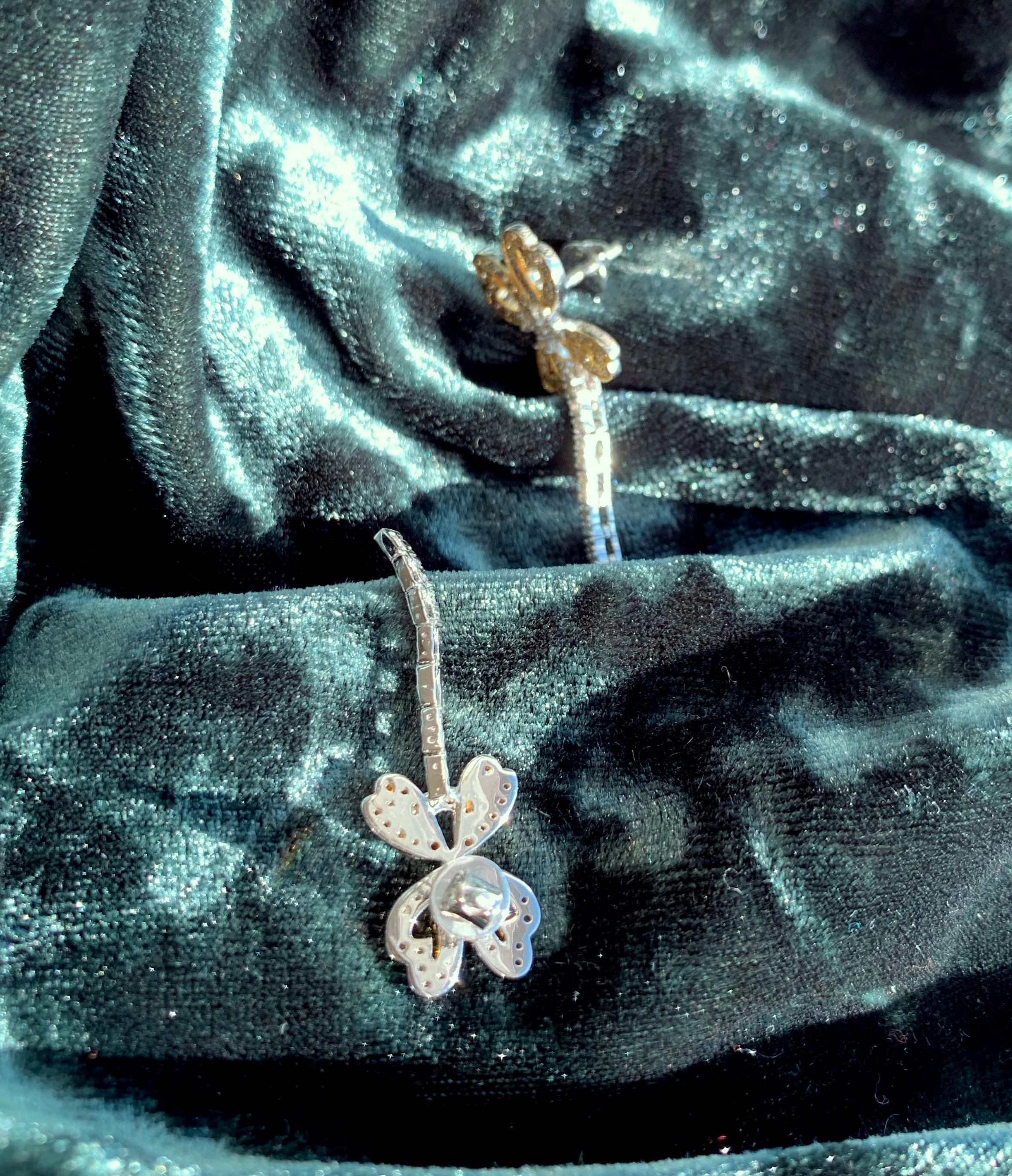 Diamond Butterfly Dangler Earrings in 18 Karat Yellow Gold In New Condition For Sale In Fort Collins, CO
