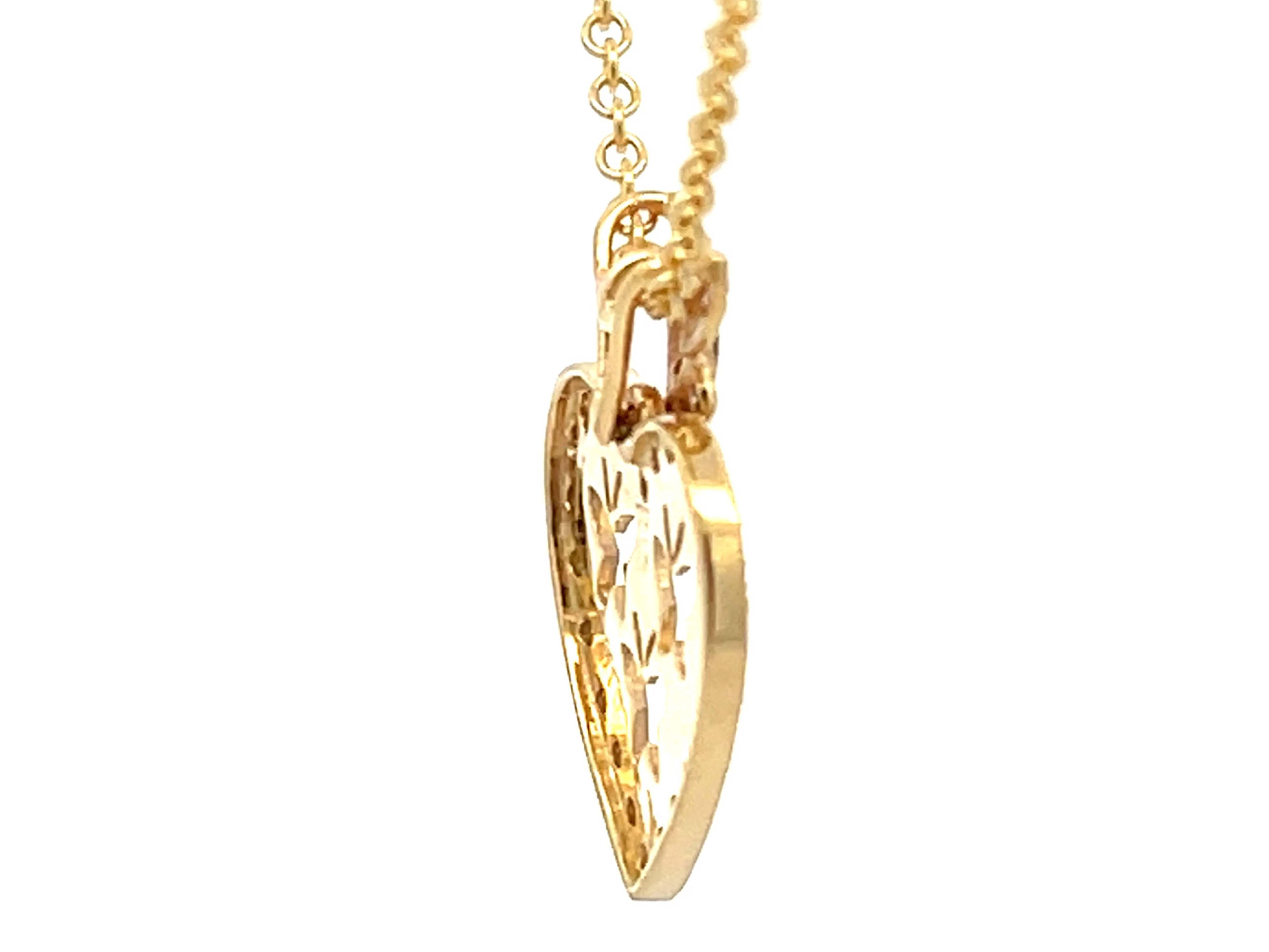 Diamond Butterfly Heart Necklace in 18k Yellow Gold In Excellent Condition For Sale In Honolulu, HI