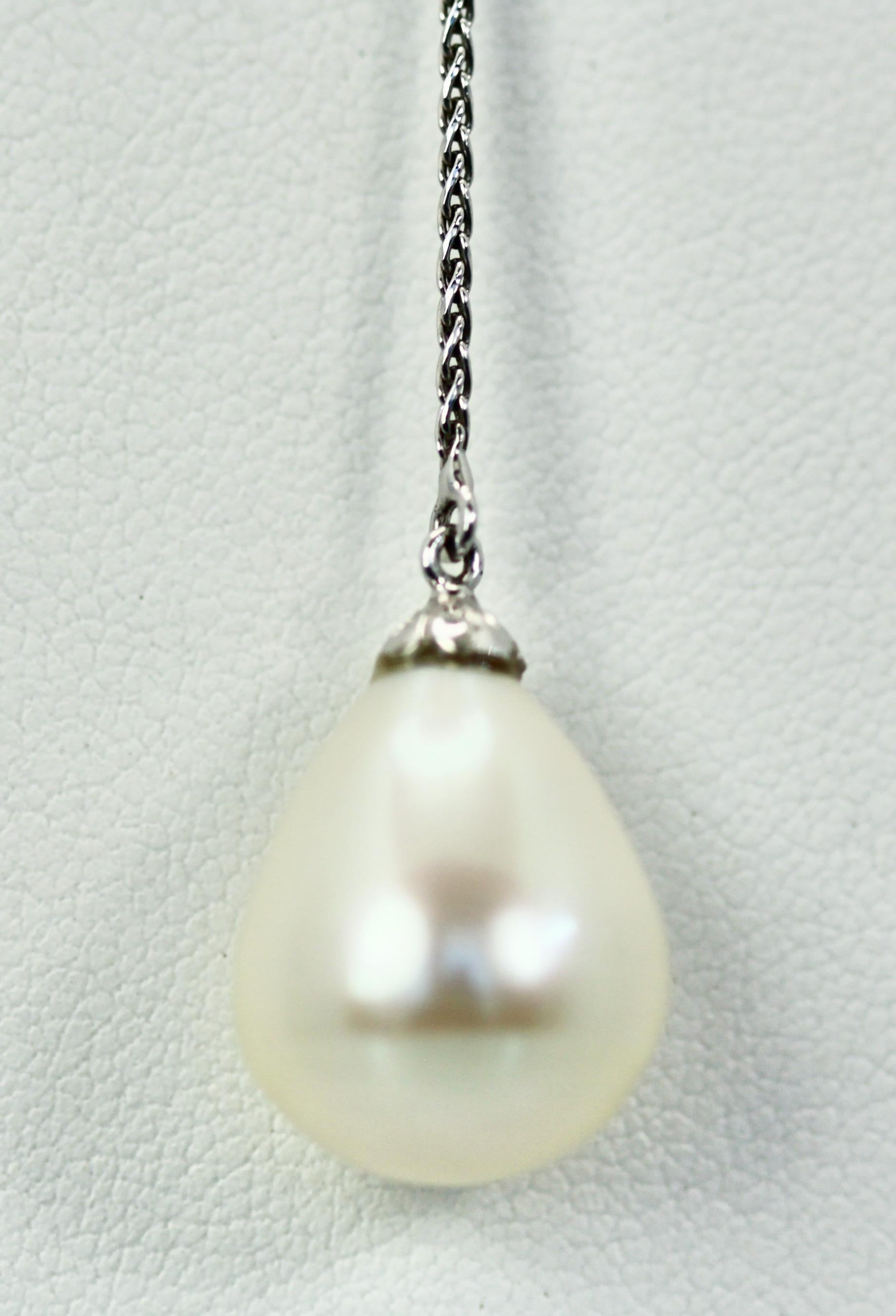 Diamond Butterfly Necklace Drop Pearl 18 Karat For Sale 5