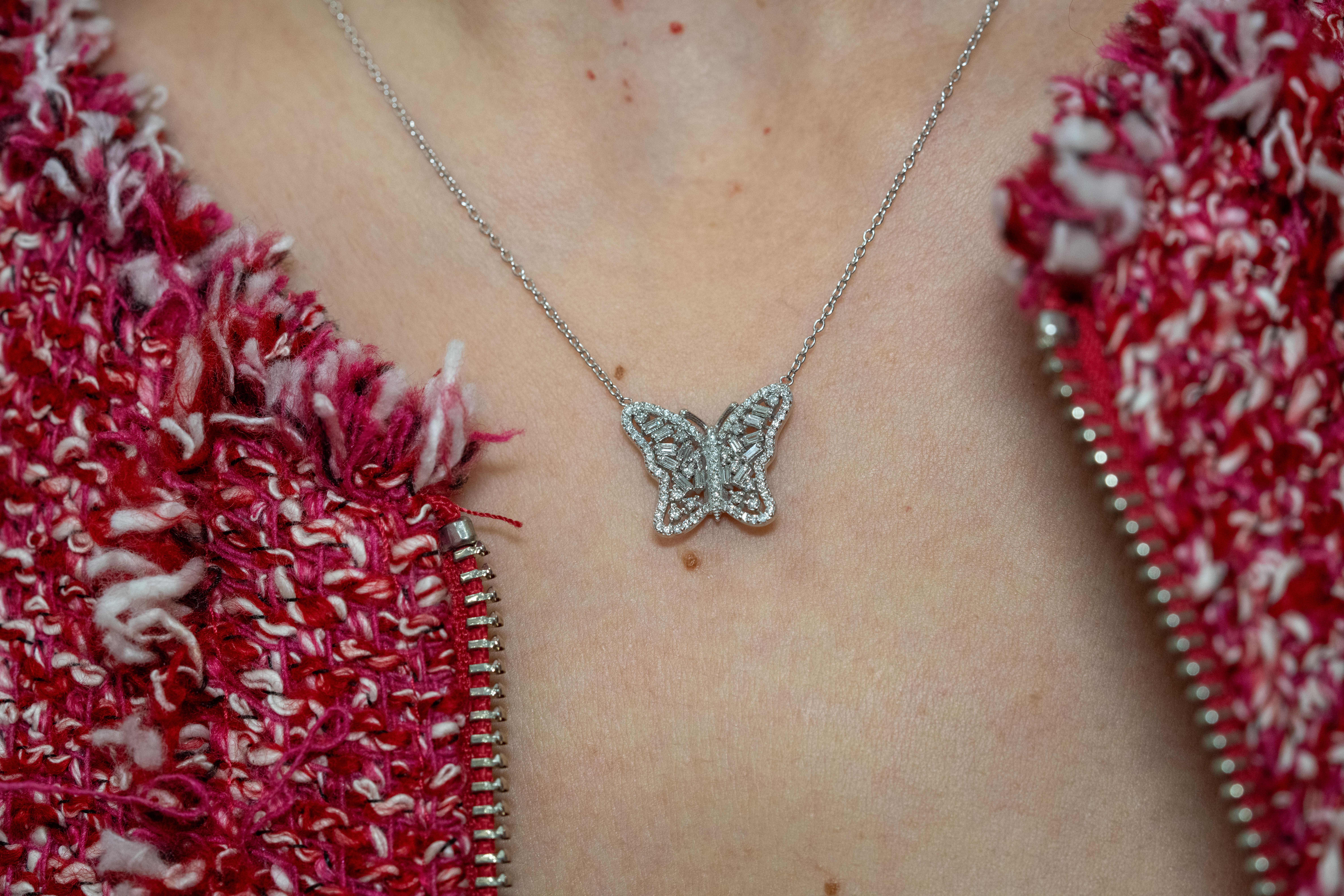 Ispirata alla natura, la Collection'S dà vita alla magia della foresta, permettendoti di indossare la bellezza del mondo naturale con grazia e raffinatezza. Ogni pezzo racconta una storia di durevole eleganza della natura, rendendo la Mori