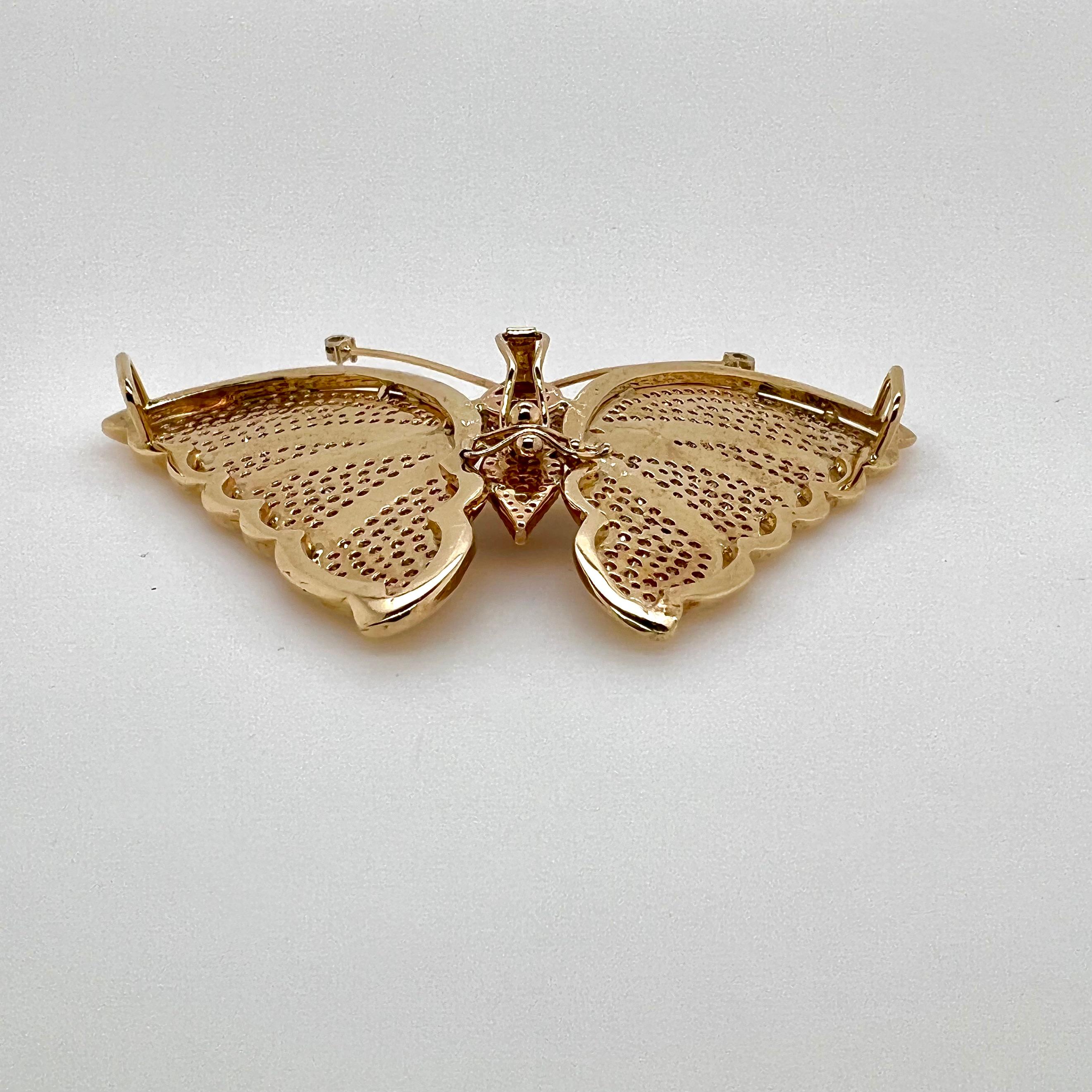 Taille ronde Pendentif papillon en or jaune 14 carats et diamants en vente