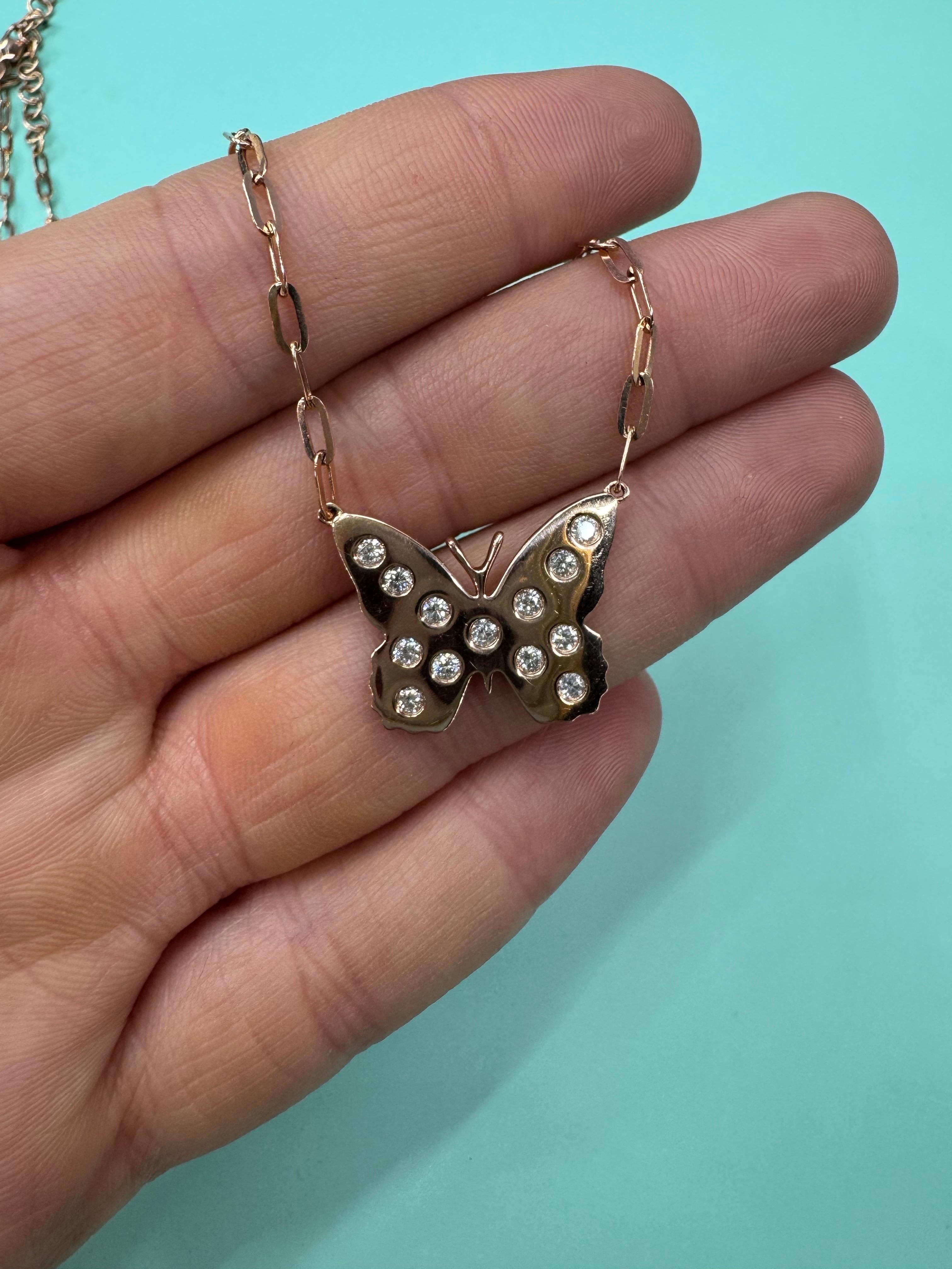 Collana con ciondolo a farfalla con diamanti da 0,42 carati in oro rosa 14 carati regolabile in vendita 1