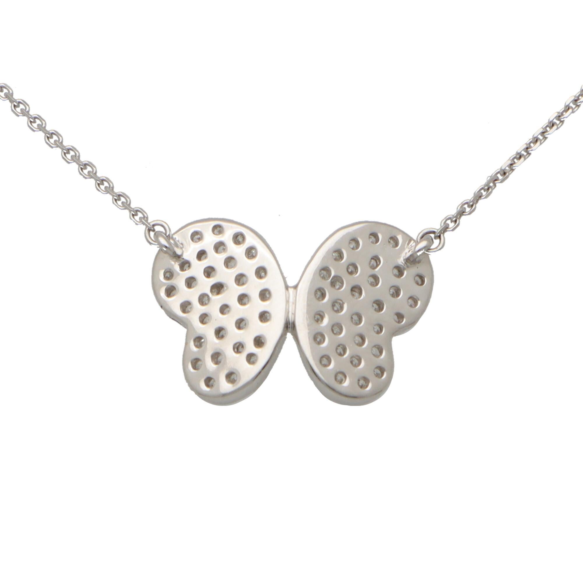 Diamond Butterfly Pendant Set in 18k White Gold In Good Condition For Sale In London, GB