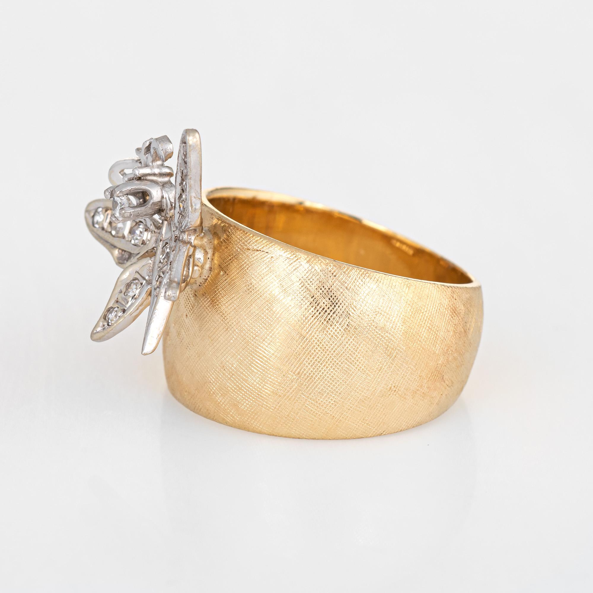 Diamant Schmetterling Ring Vintage 14 Karat Gelbgold Wide Band Florentine Finish (Rundschliff)