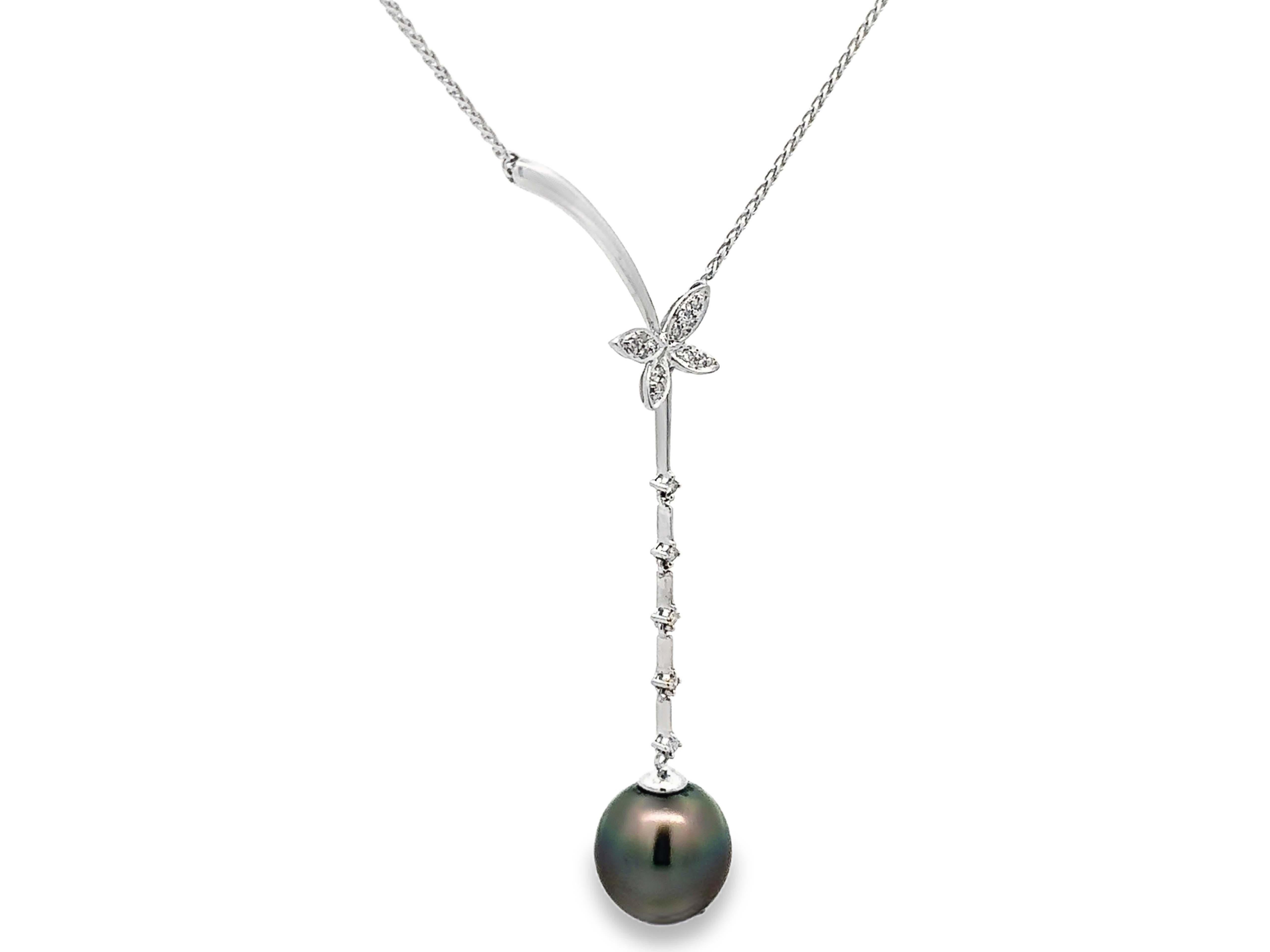 Moderne Collier pendentif papillon de Tahiti en or blanc 14 carats en vente