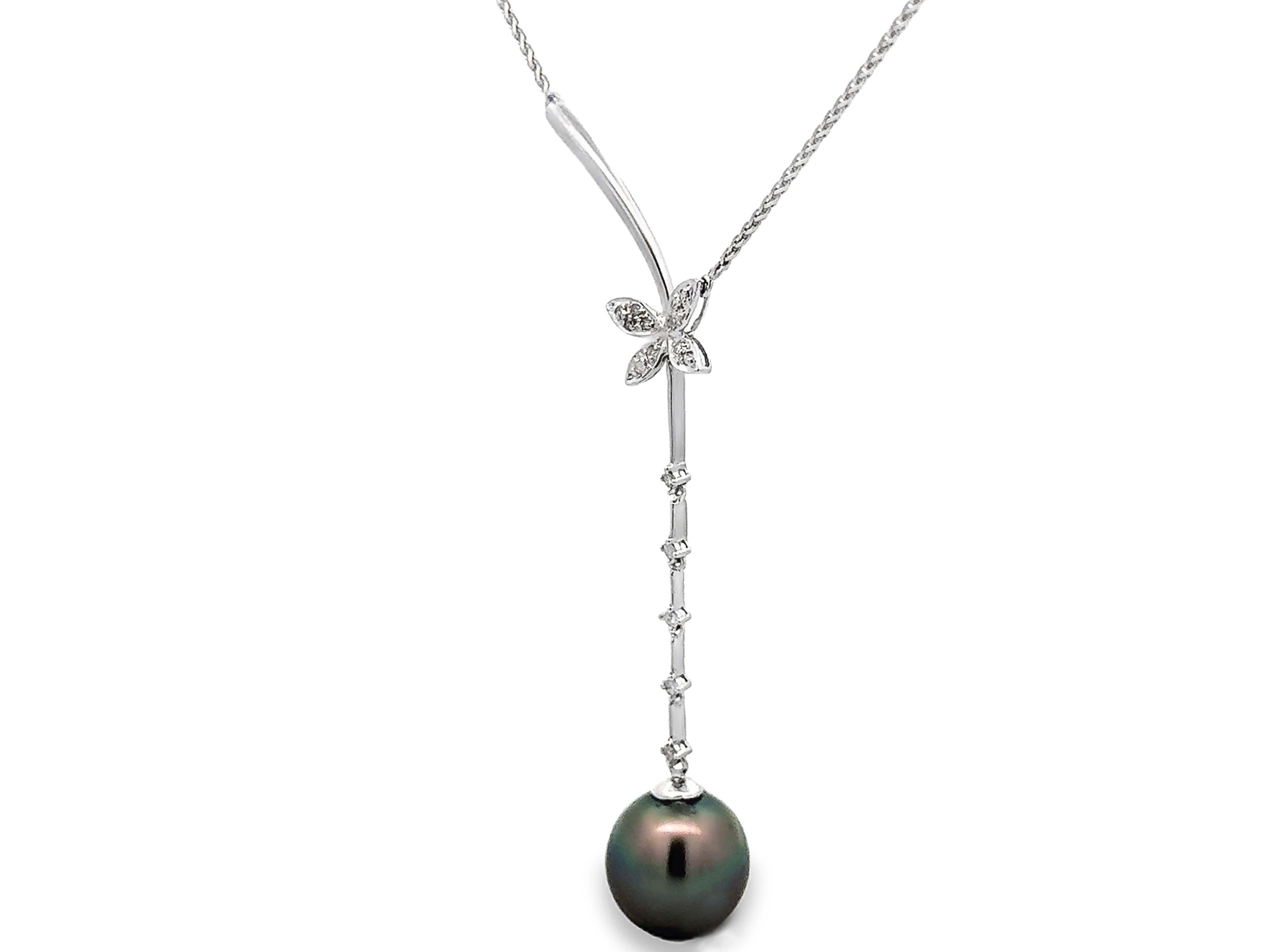 Taille brillant Collier pendentif papillon de Tahiti en or blanc 14 carats en vente